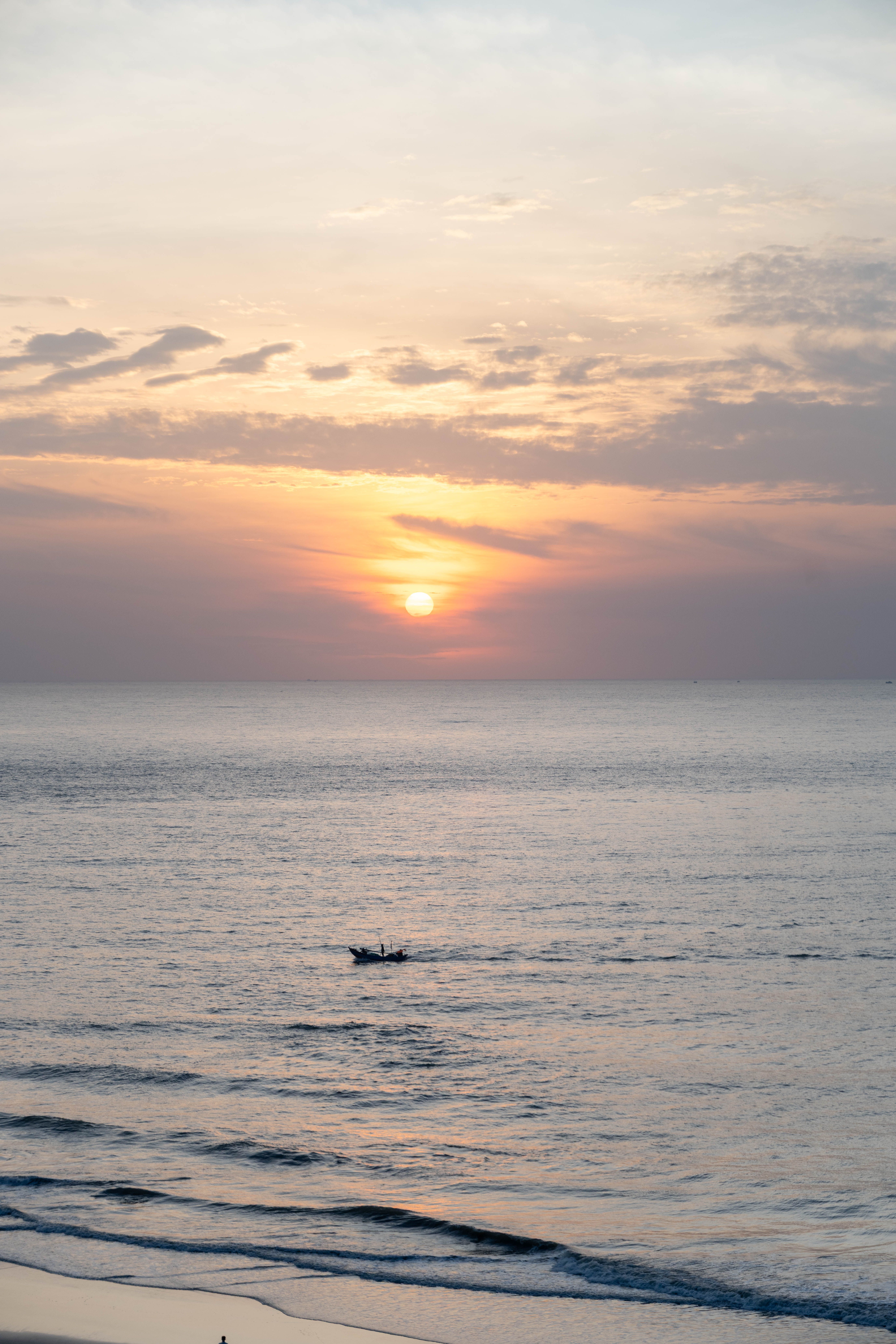 5504x8256 Serene Sunset Over Vũng Tàu Sea Horizon · Free