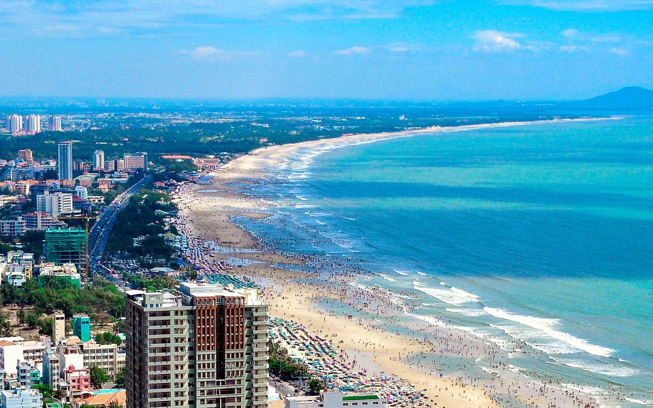 1280x800 Bà Rịaũng Tàu: A Coastal Province with Stunning Beaches and Mountains