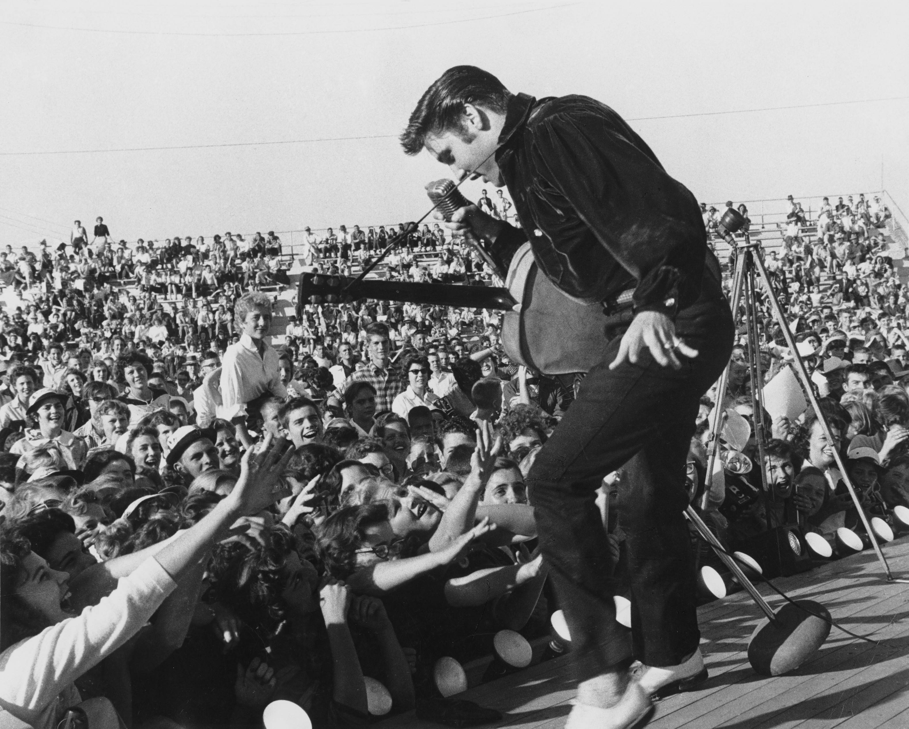 3157x2534 Download Elvis Presley Concert Wallpaper