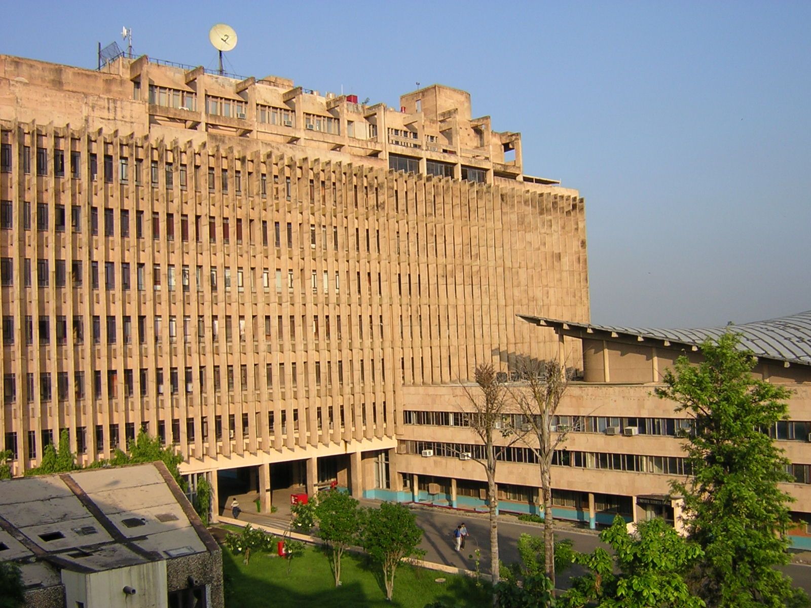 1600x1200 IIT Delhi Main building