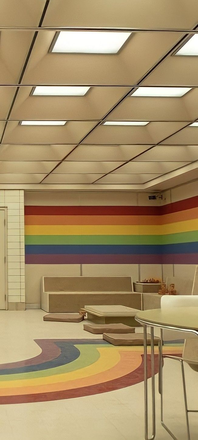 652x1448 Stranger Things Rainbow Room Wallpaper