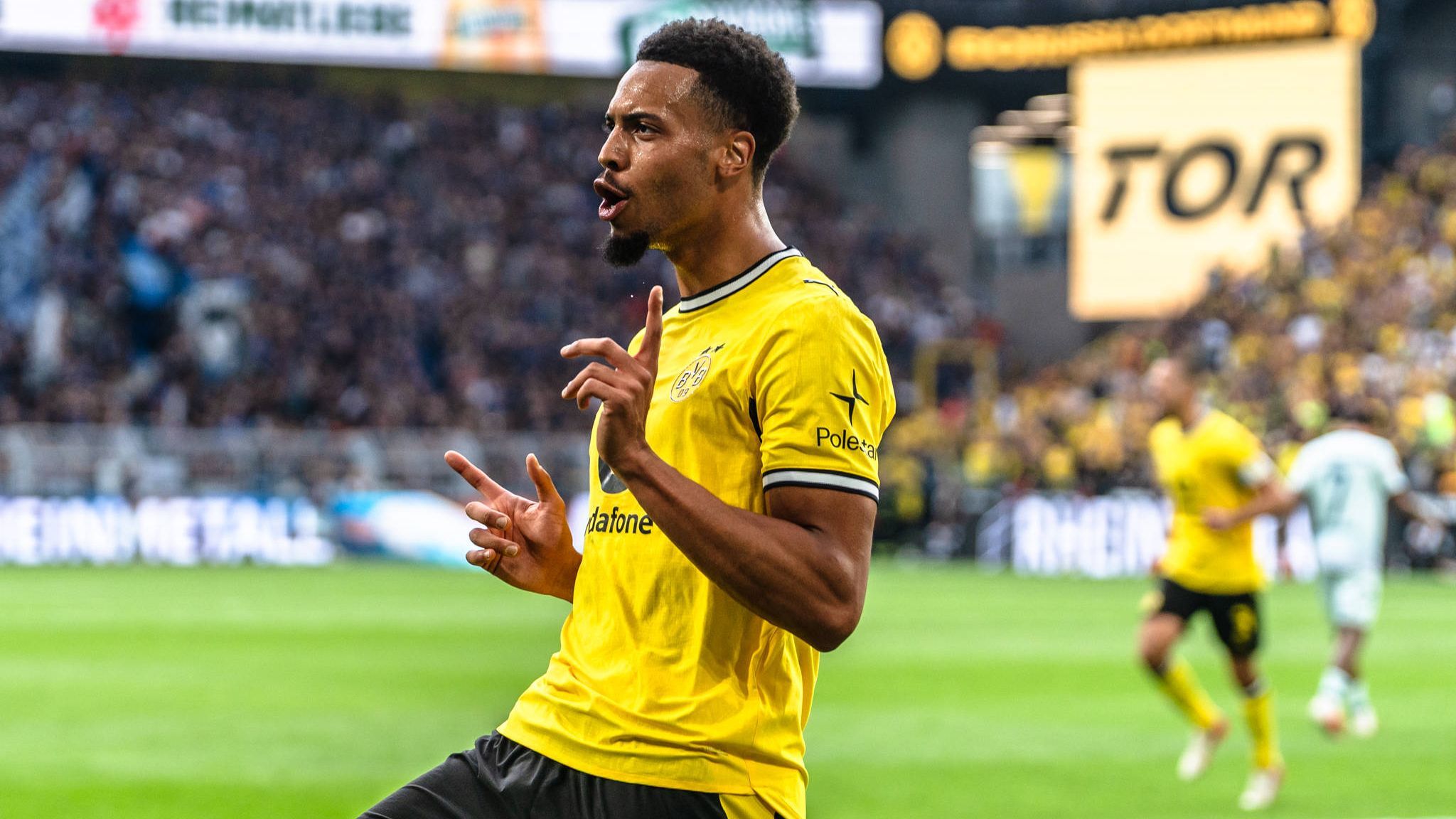 2048x1152 Joey Veerman and Borussia Dortmund record comfortable win, helped by stunning overhead kick from Felix Nmecha