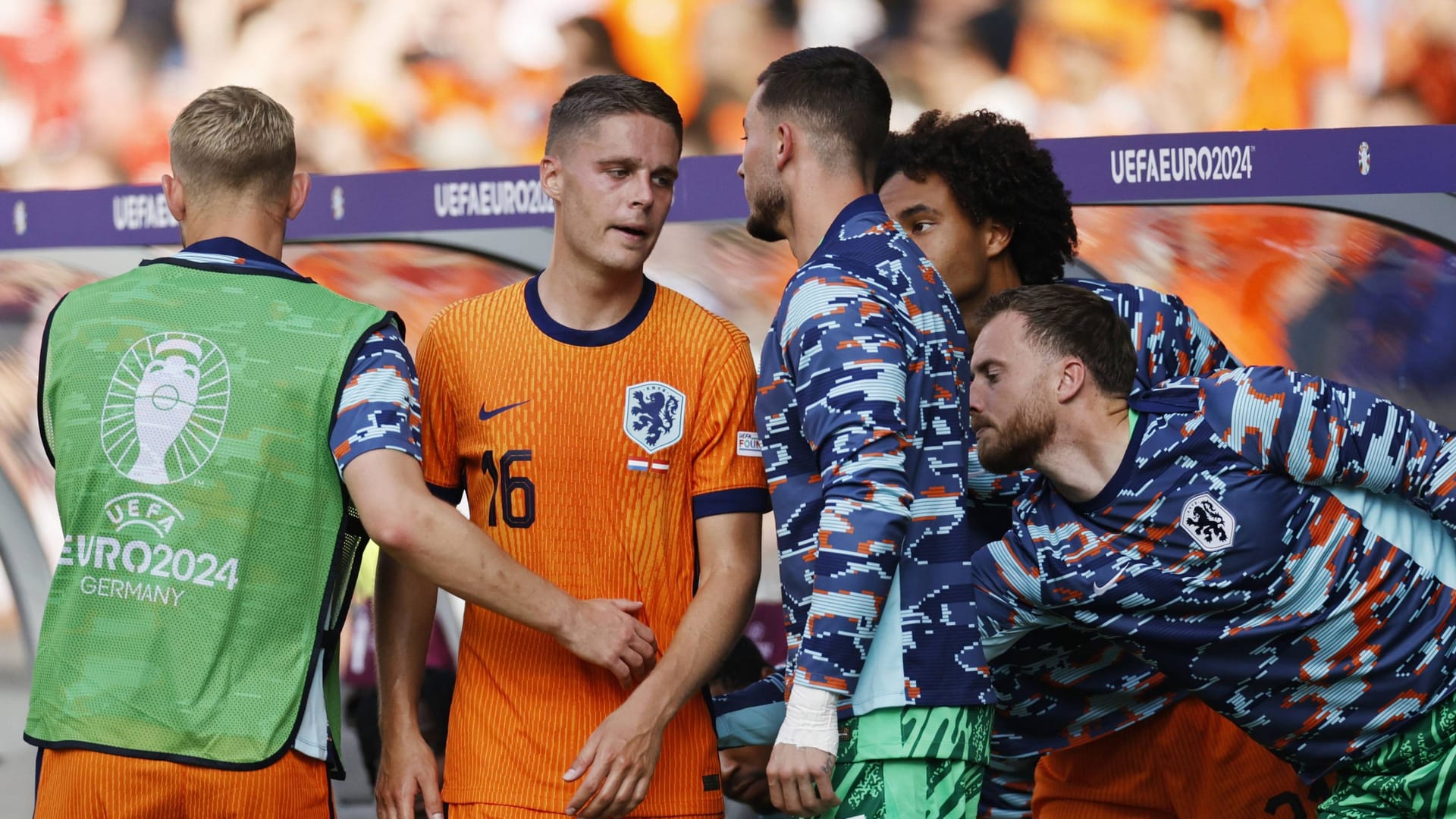 1920x1080 EM 2024: Joey Veerman Weint Nach Seiner Auswechslung Bei Niederlande Spiel