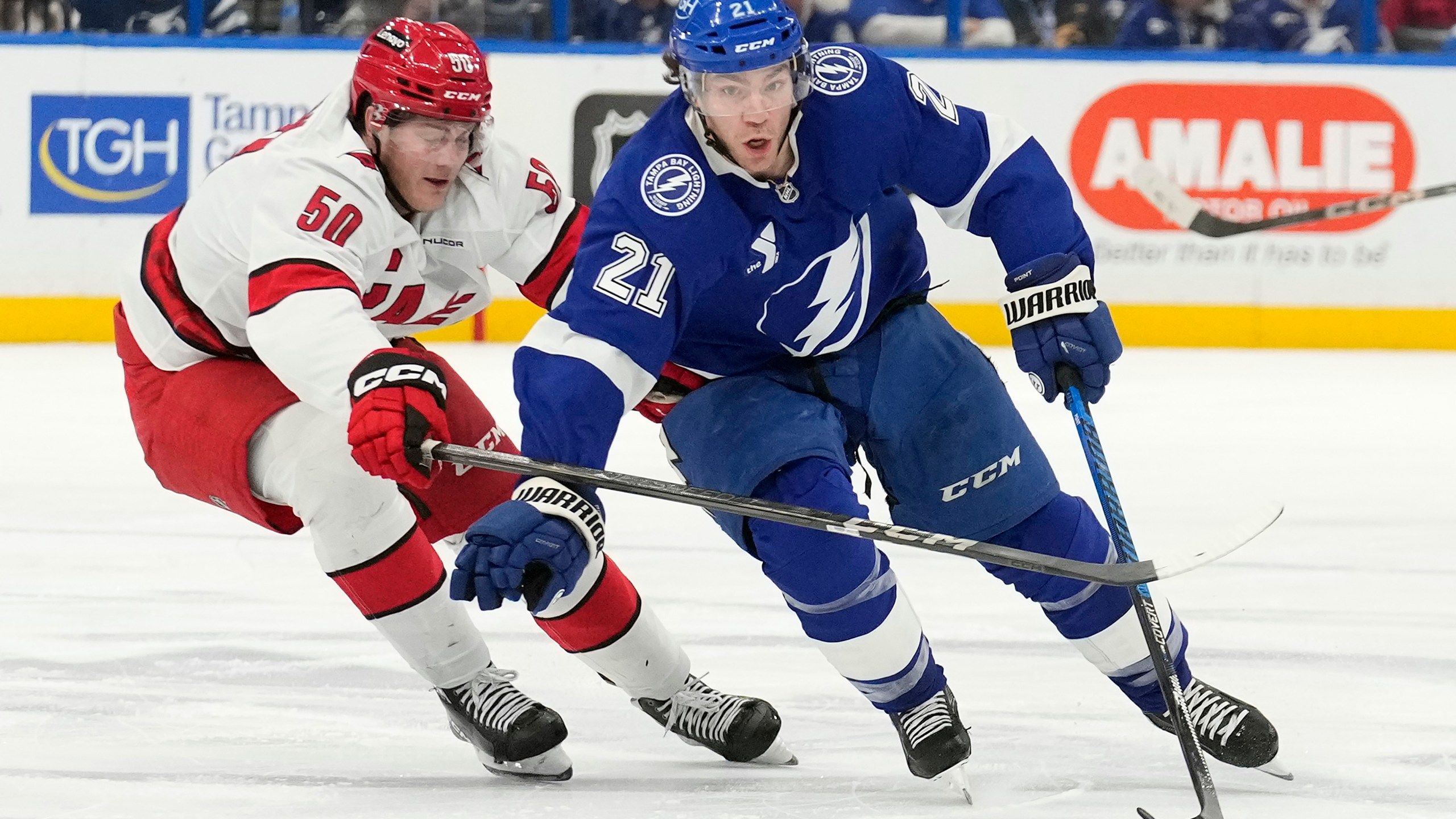 2560x1440 Brayden Point Scores With 52 Seconds To Play To Lift Lightning To 3 2 Win Over Hurricanes