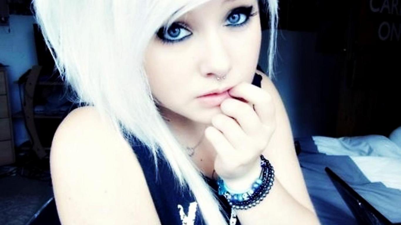 1366x768 Cute Emo Background