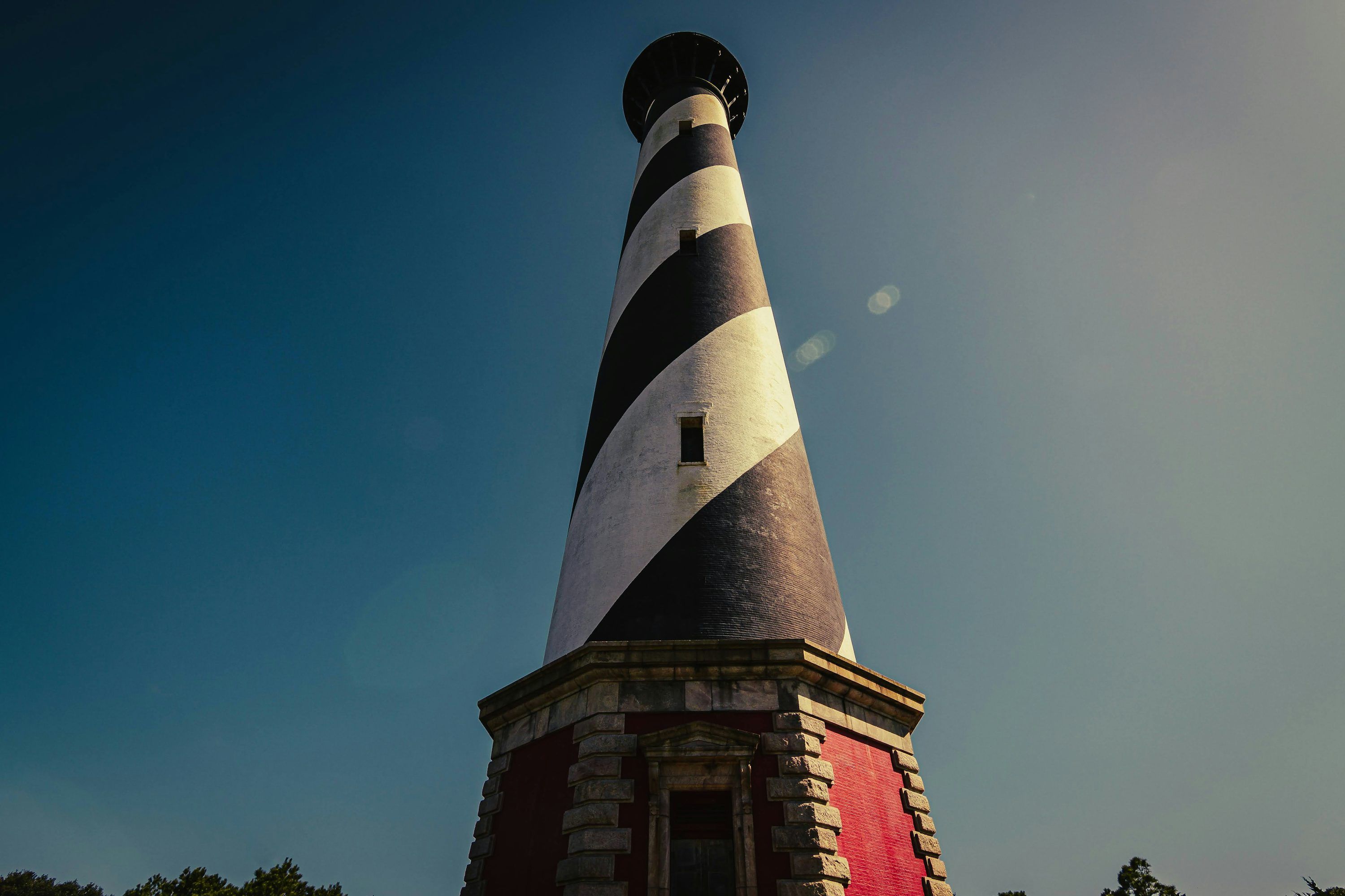 3000x2000 A tall tower with a circular top with Cape Hatteras Light in the background