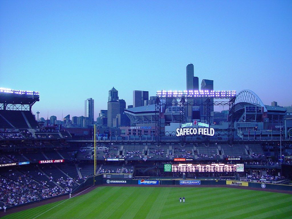 1024x768 Seattle from Safeco. Although the roof can close on the S