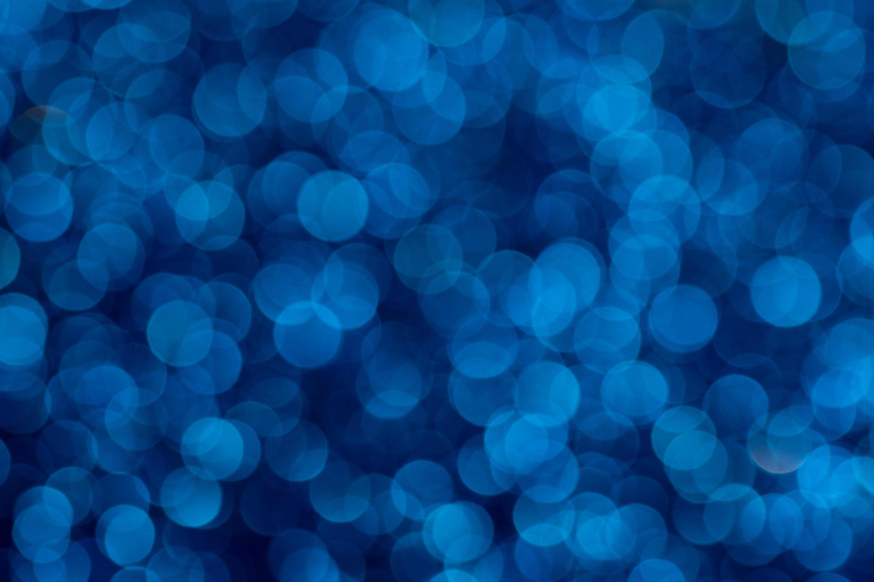 2940x1960 Blurred shiny blue background