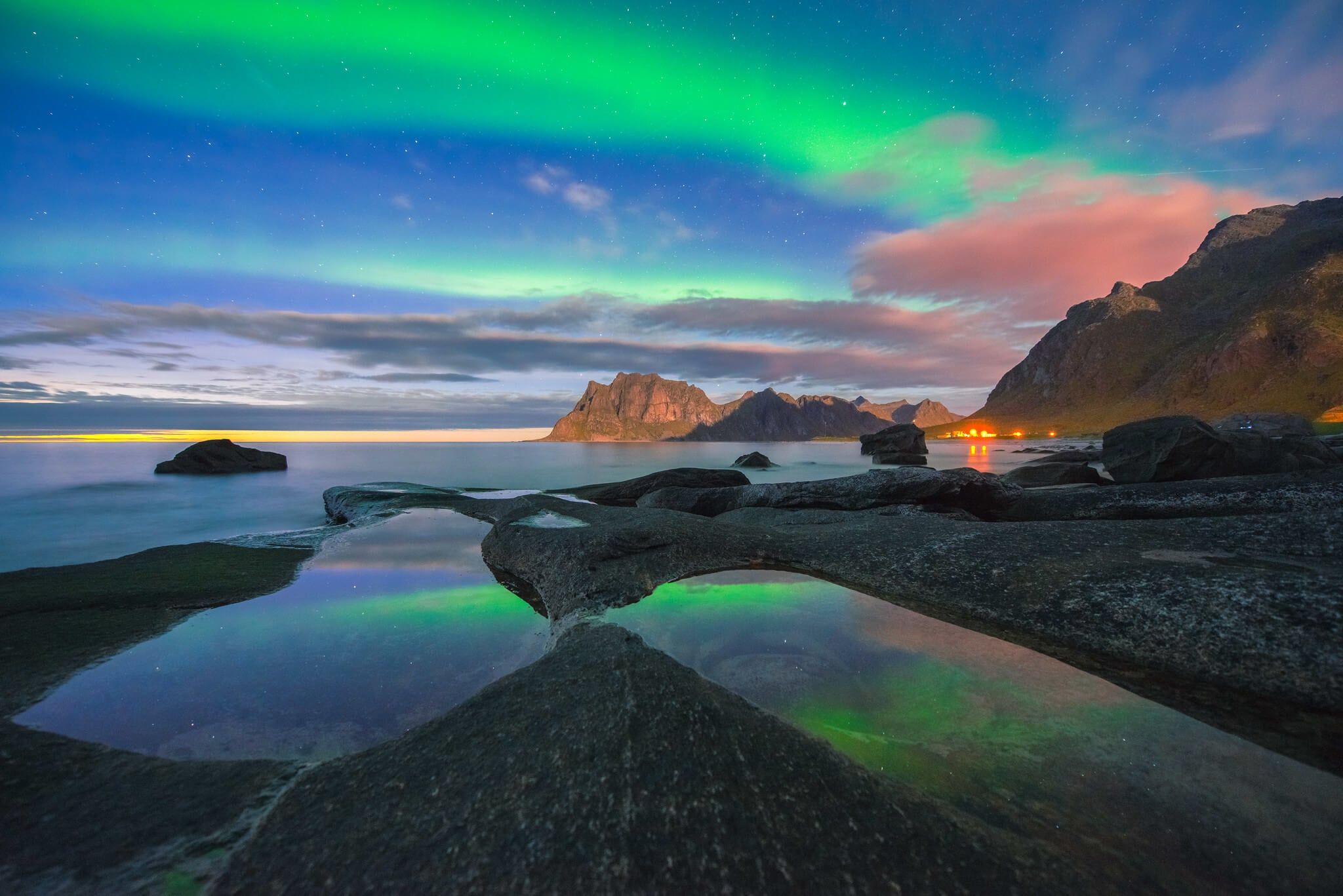2048x1367 How to Photograph the Northern Lights Photo Hikes
