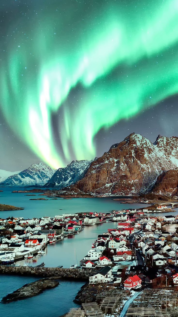 736x1308 Northern Lights in Henningsvaer