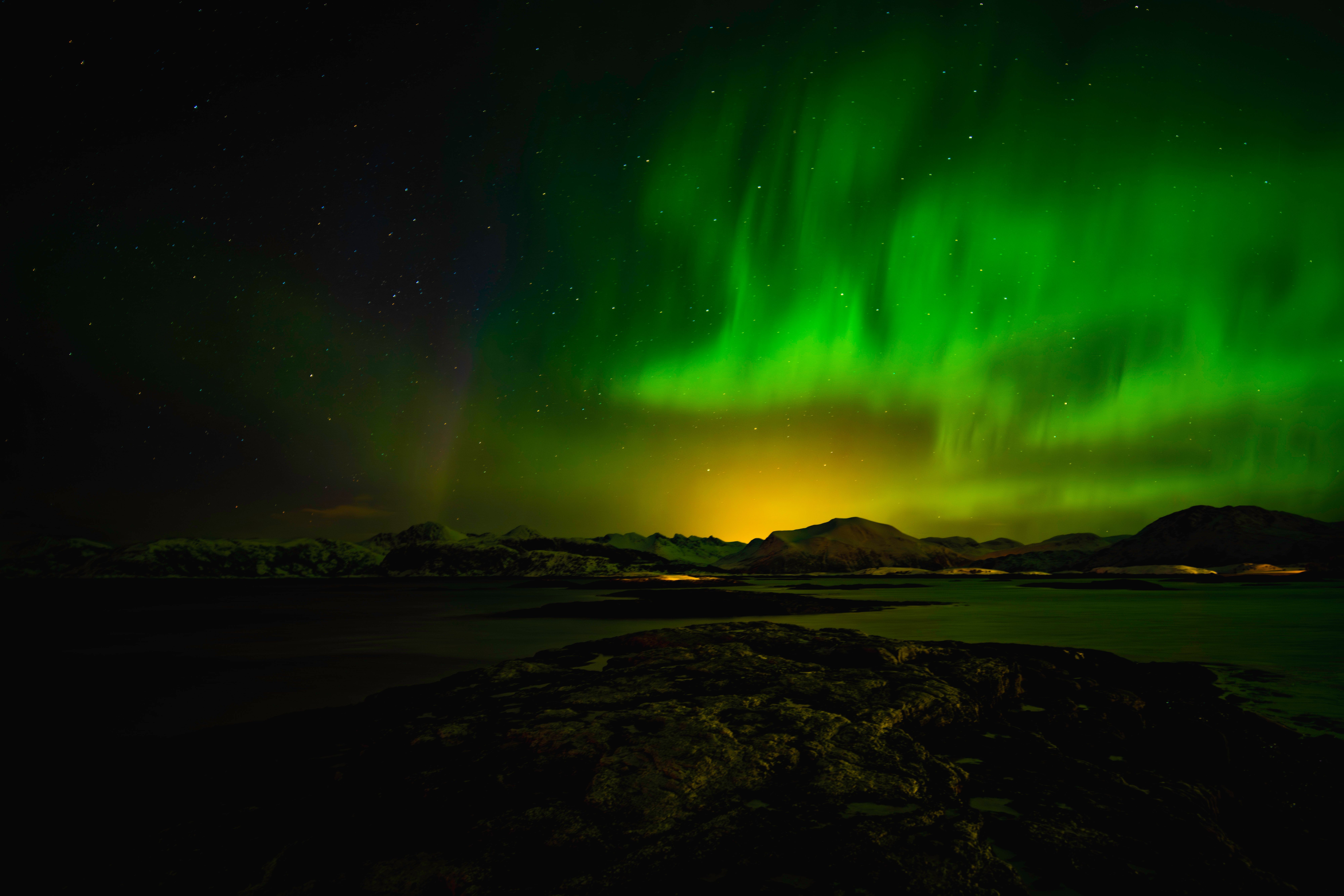 8000x5333 Stunning Northern Lights Over Norwegian Landscape · Free