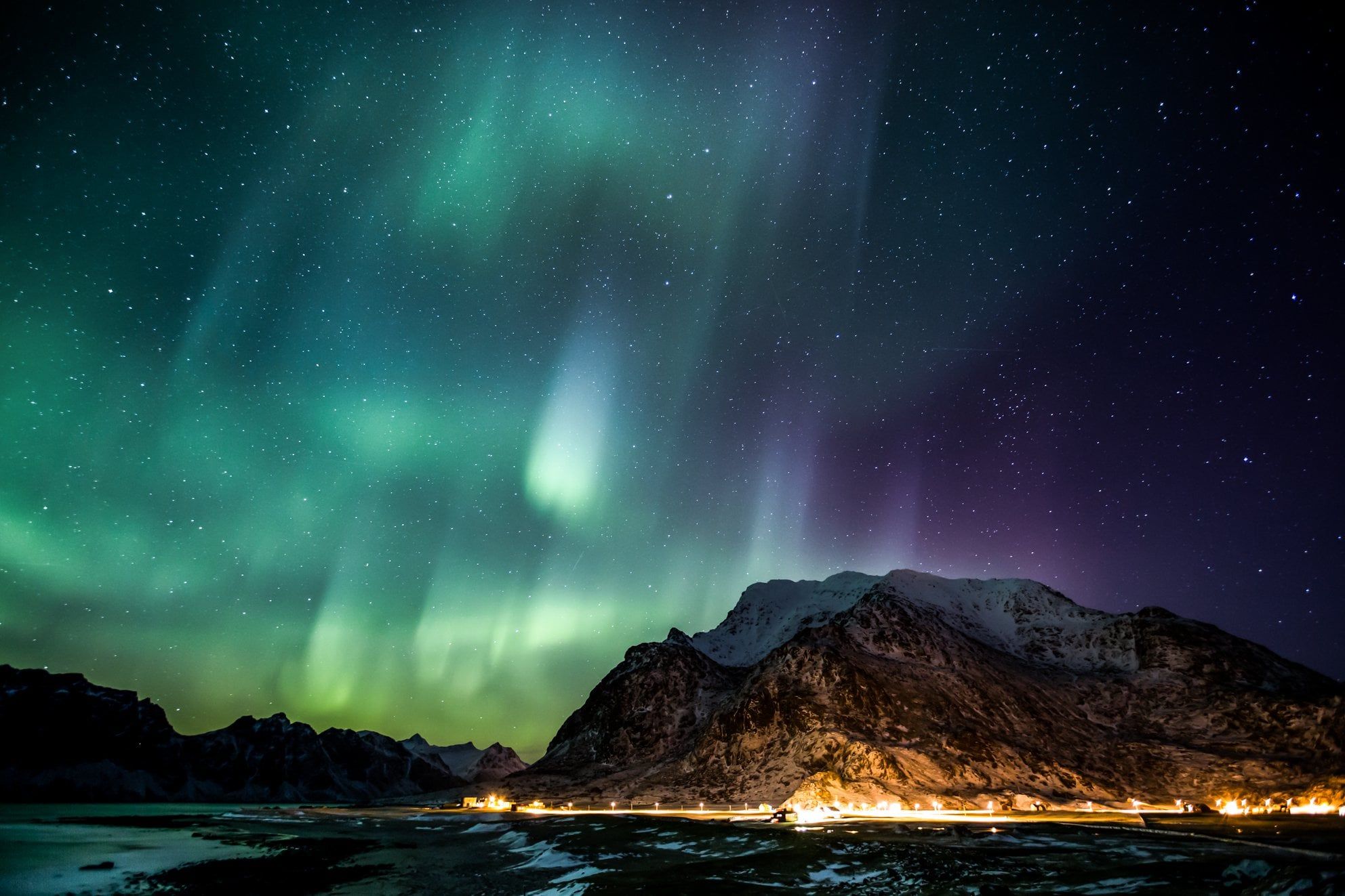1984x1323 Viking Lights: Aurora over Lofoten Islands, Norway [1984x1323]