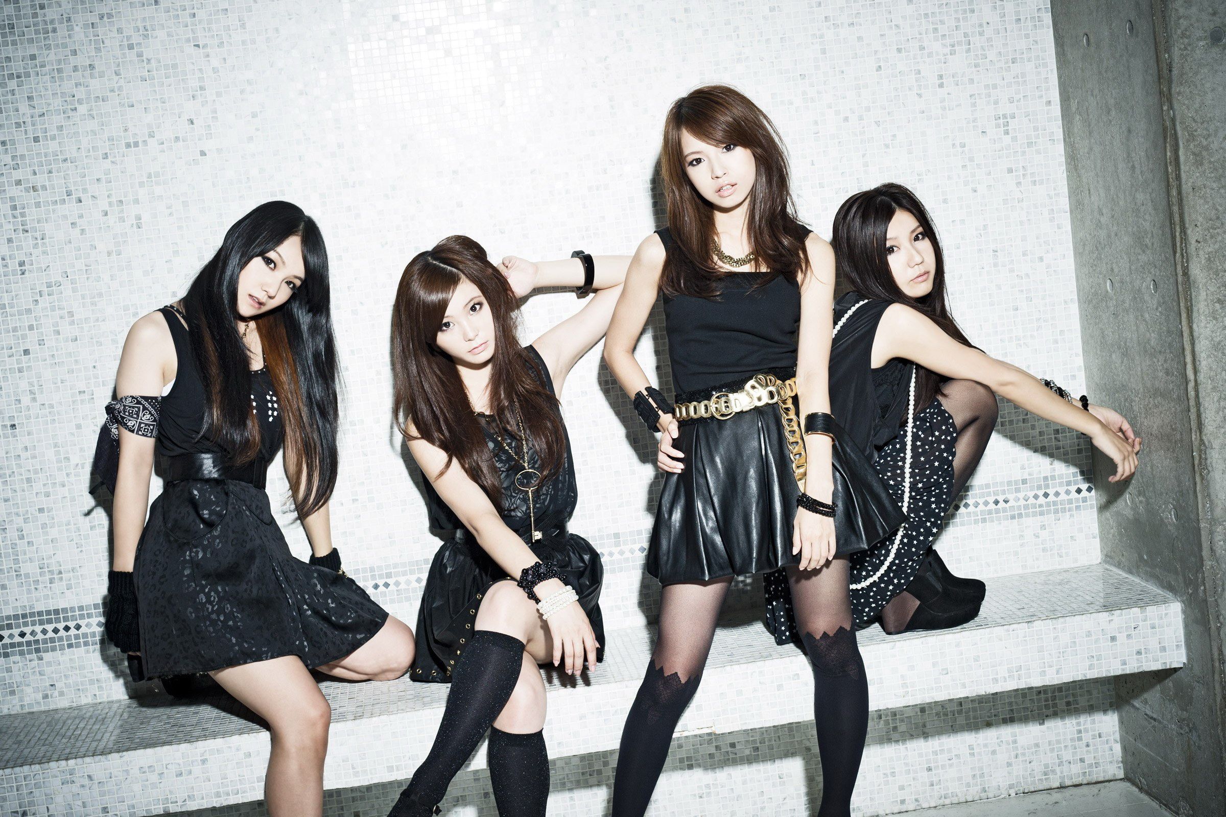 2400x1600 Scandal