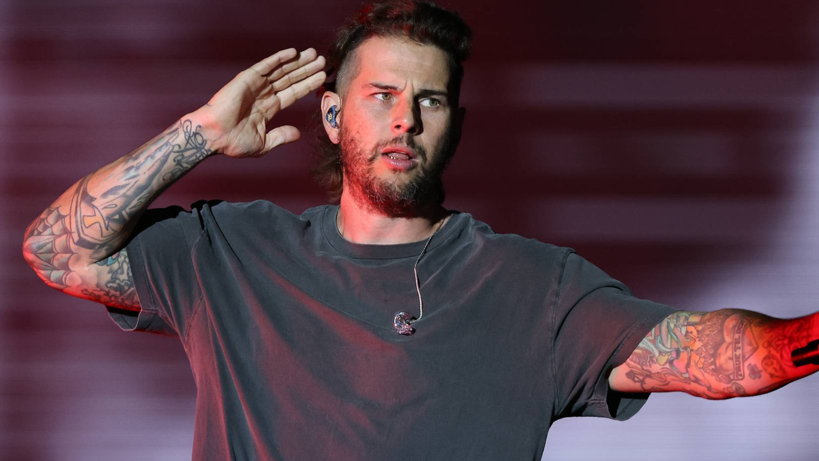 1600x900 M. Shadows Explains Why You Have to Ignore Both Fans' and Haters' Opinion on Your Music: 'I Don't Care About Either' M. Shadows Explains Why You Have to Ignore Both Fans' and