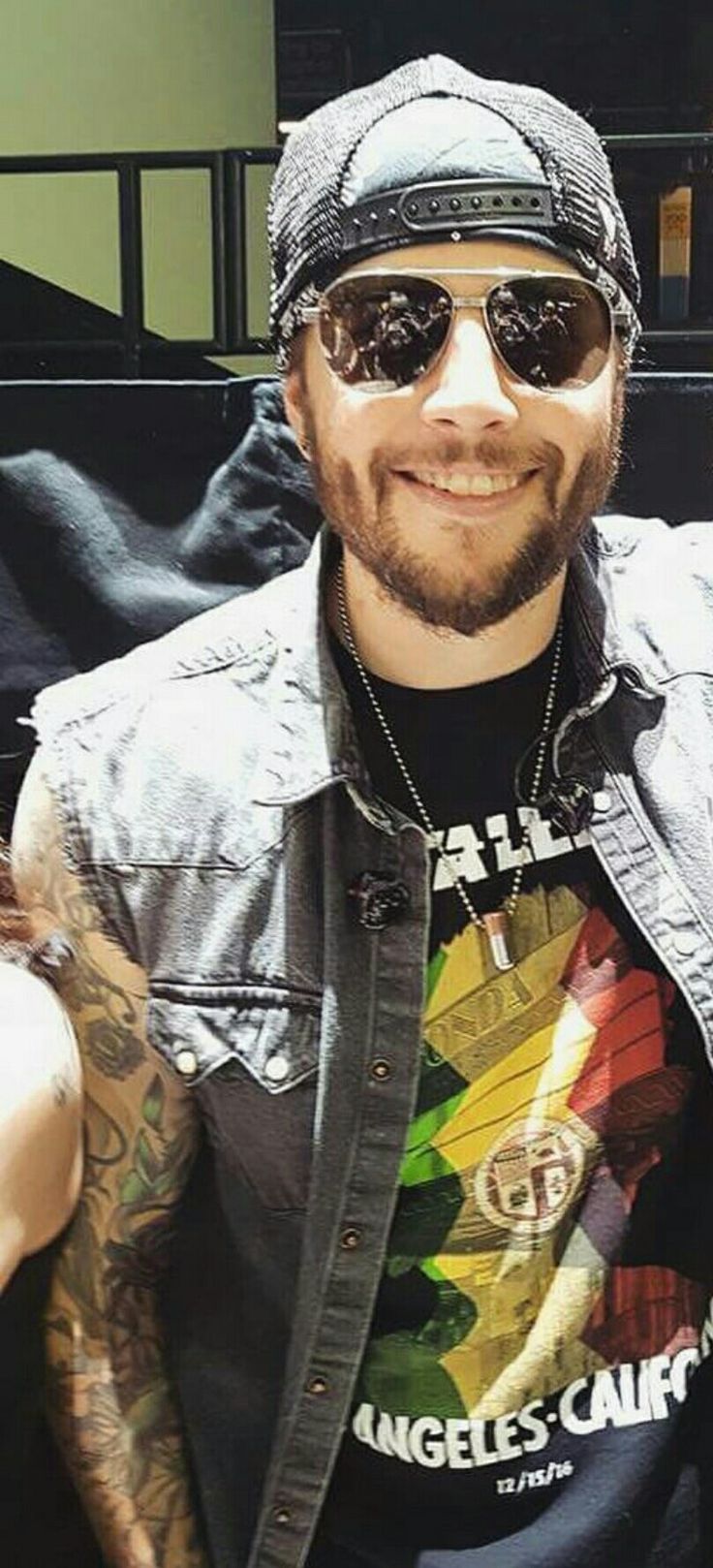 736x1618 Five o clock shadow beard. M shadows shoes, M shadows wallpaper, Mike portnoy