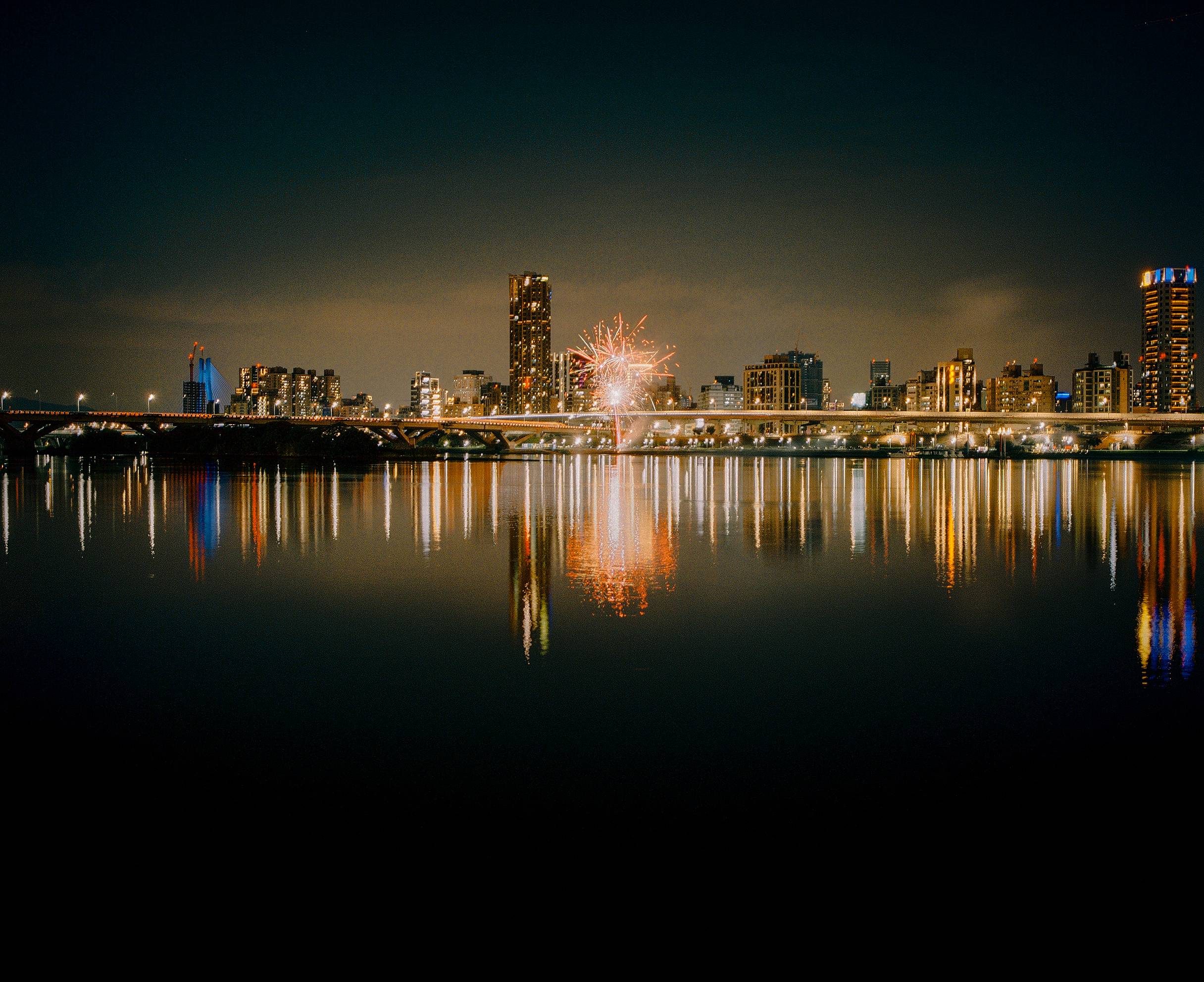 2432x1984 Jung Minsik Creates Poetic Image with Lomography 120 Film · Lomography