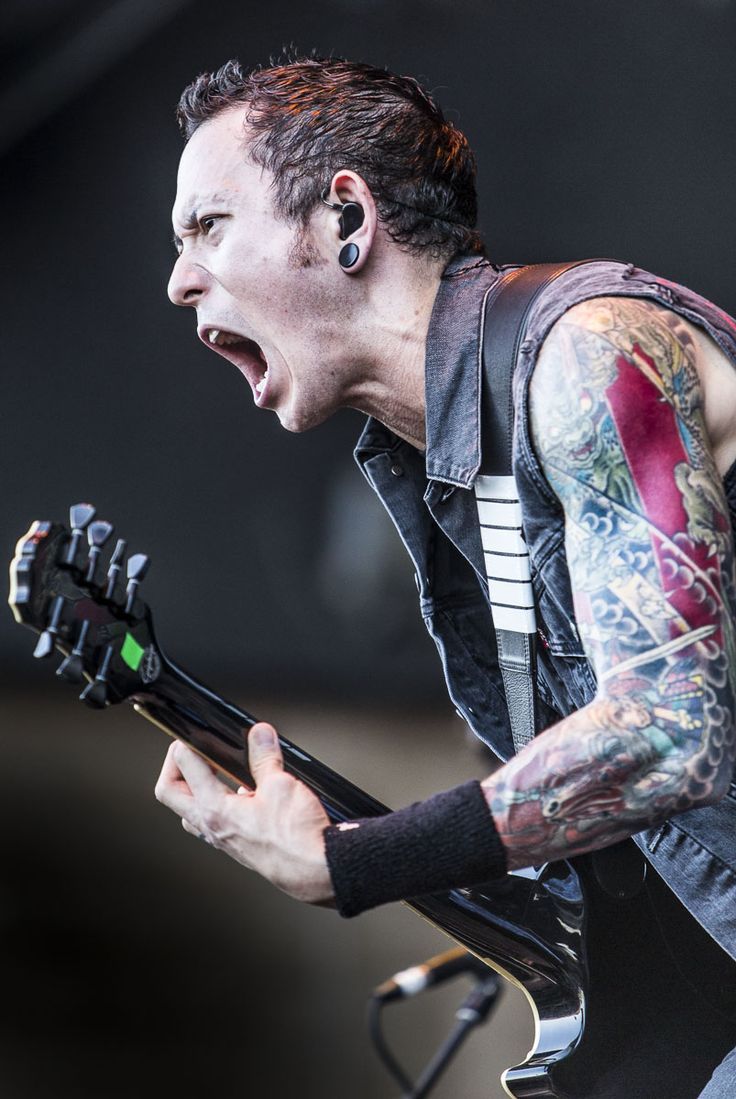 736x1099 Matthew Kiichi Heafy #Trivium. Matthew heafy, Matt heafy trivium, Matt heafy guitar setup