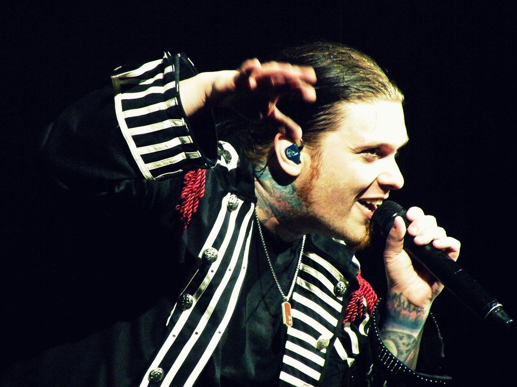 1024x768 Brent Smith. Shinedown Carnival Of Madness Tour/ Charoltte