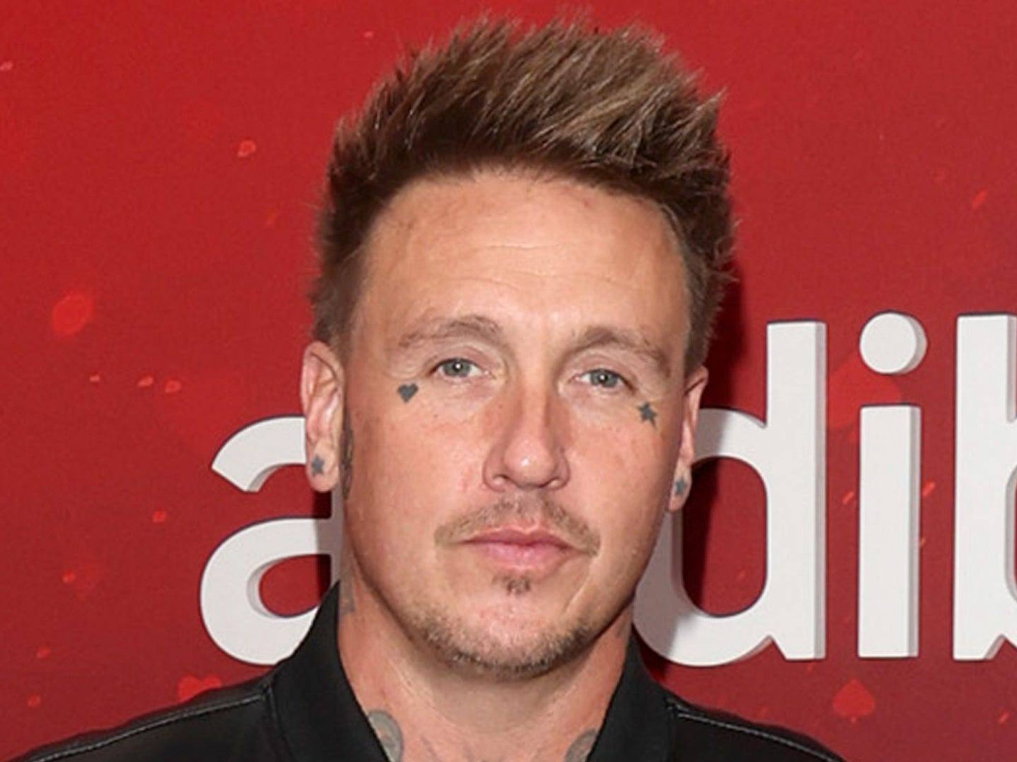 2000x1500 Papa Roach’s Jacoby Shaddix on 'Leave A Light On': 'We wanna use our platform to bring hope'