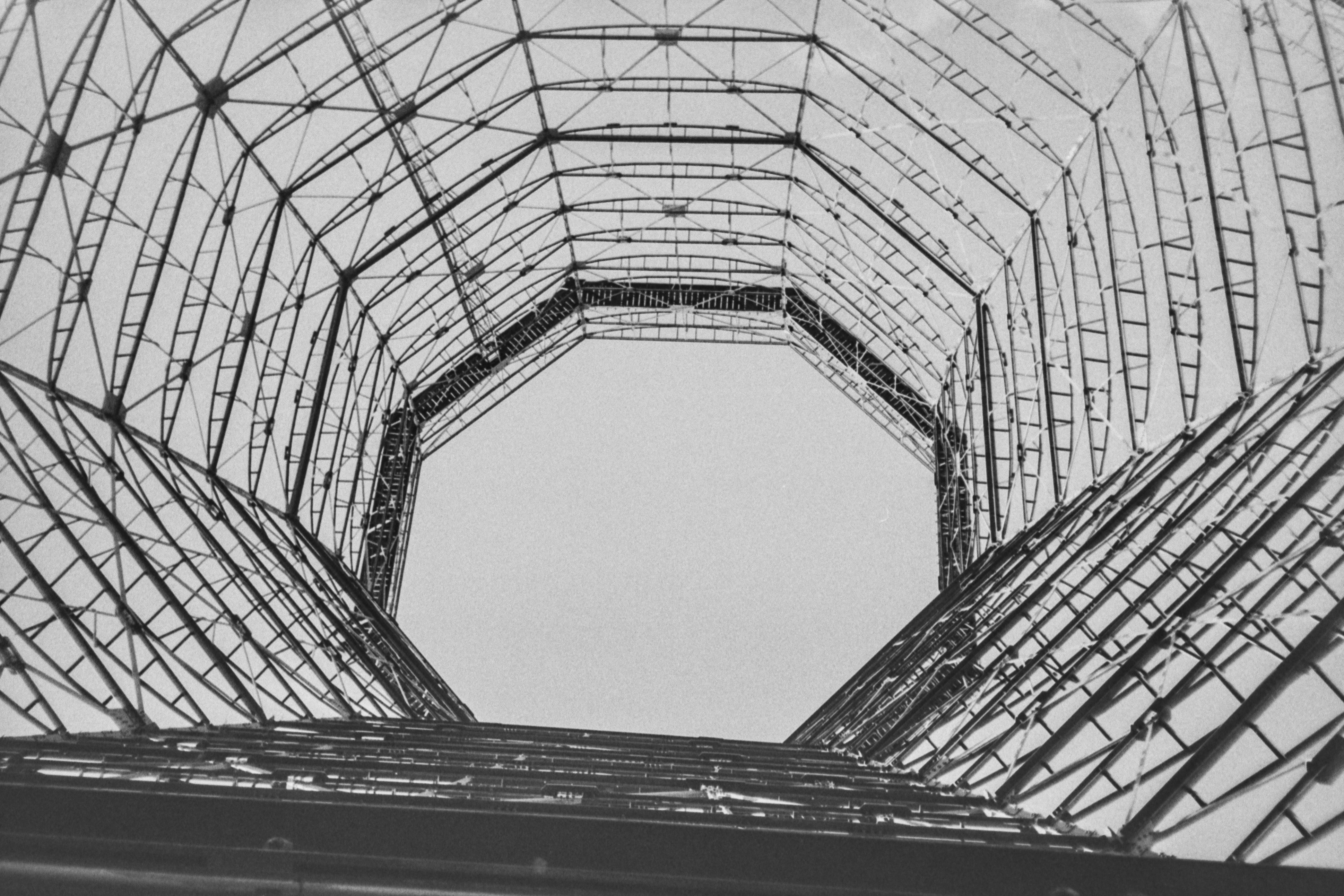 3877x2585 Black and White Low Angle View Photo of Construction Beams · Free
