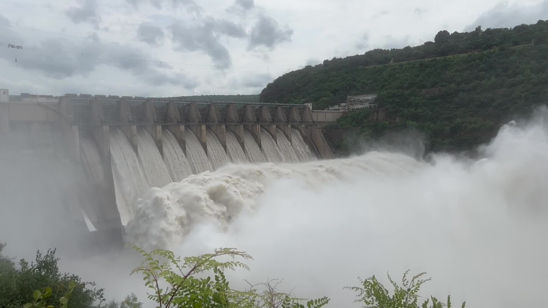 1920x1080 A large dam with water flowing out of it