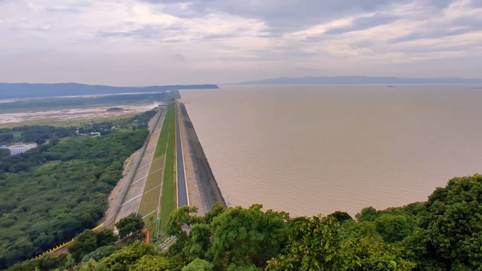 1600x900 India's Iconic Hirakud Dam Never Fails To Impress : R India_tourism