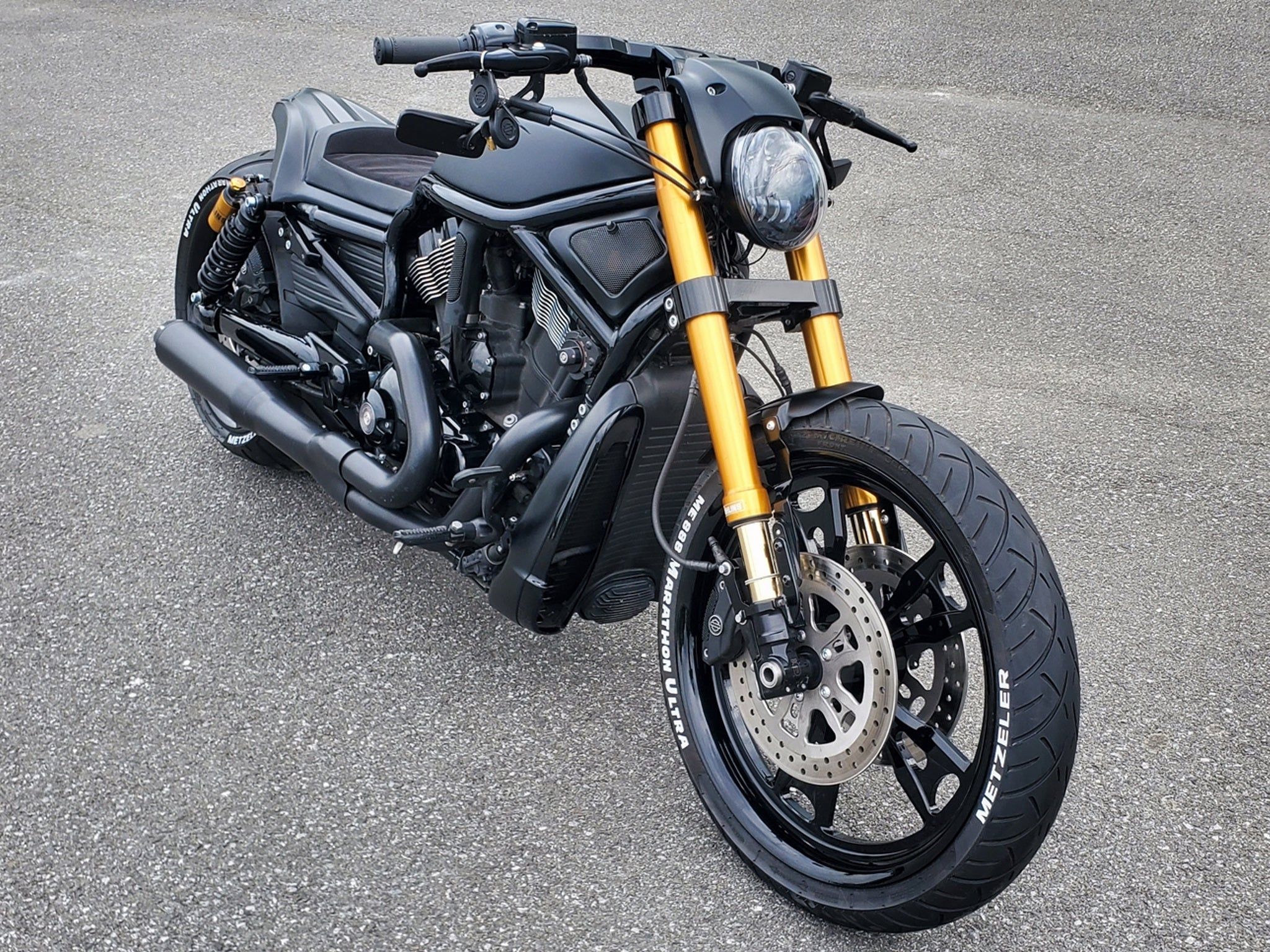 2048x1536 V ROD, Ohlins Suspensions