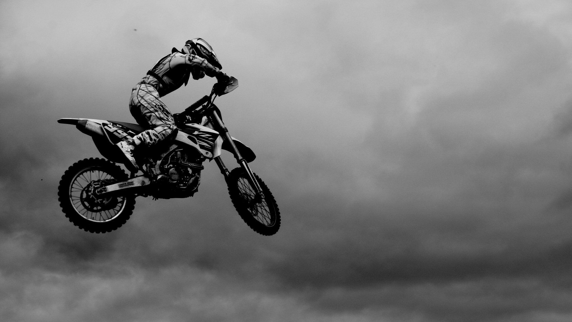 1920x1080 Thrill of Motocross: 4K Ultra HD Wallpaperx2194