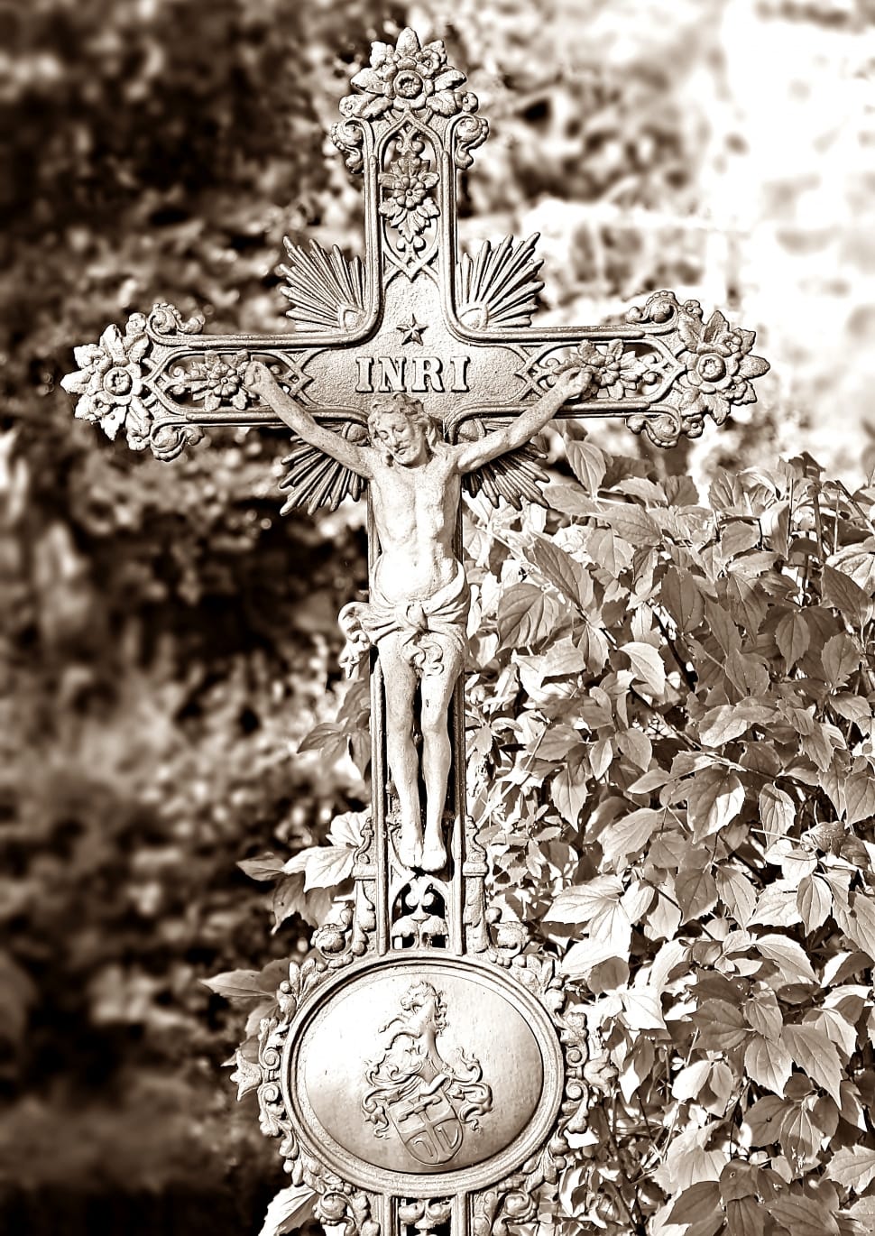 970x1370 inri jesus christ on cross silver statue free image