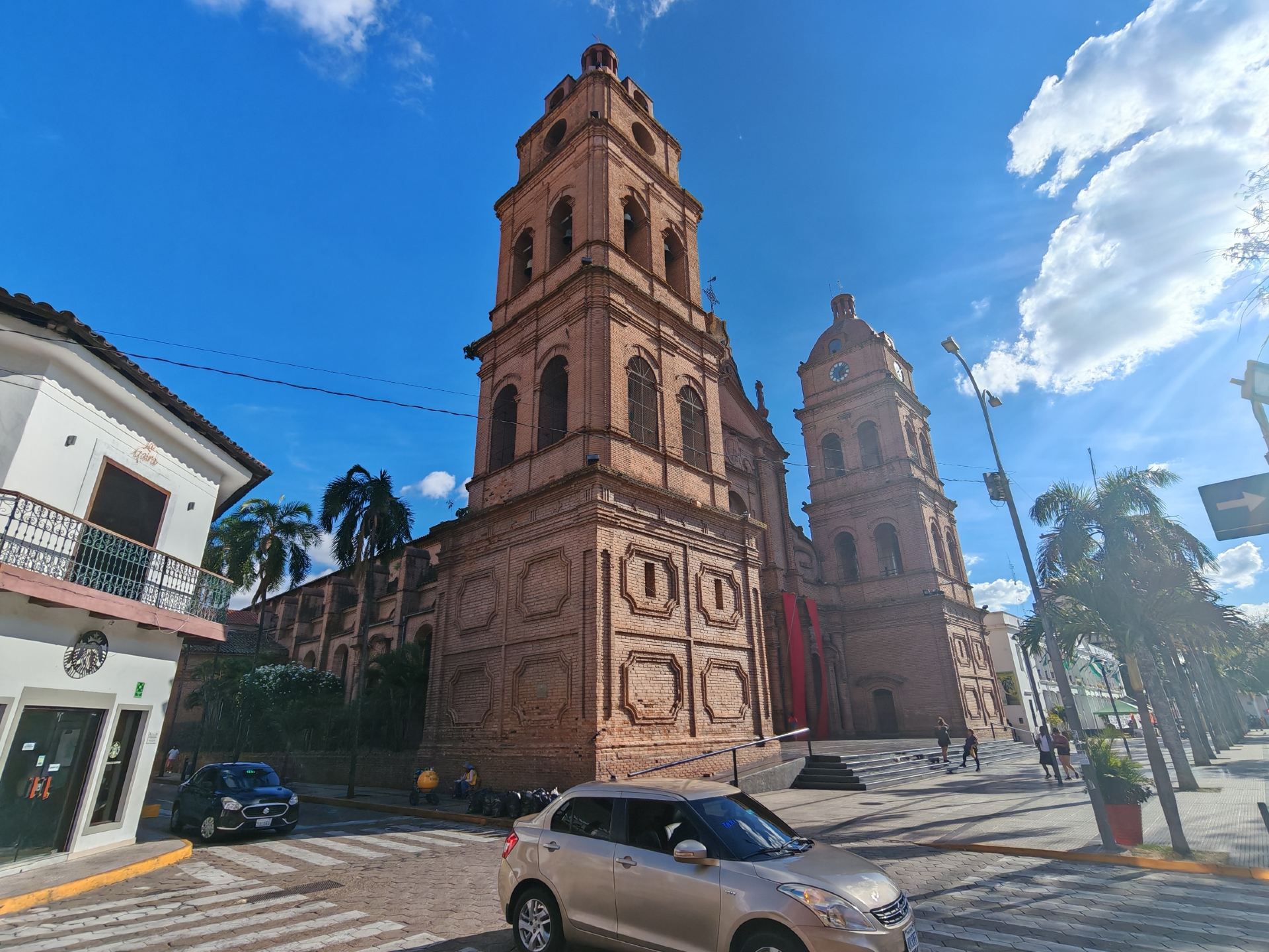1920x1440 September 24th Square, the Church of Santa Cruz. Trip.com Santa Cruz