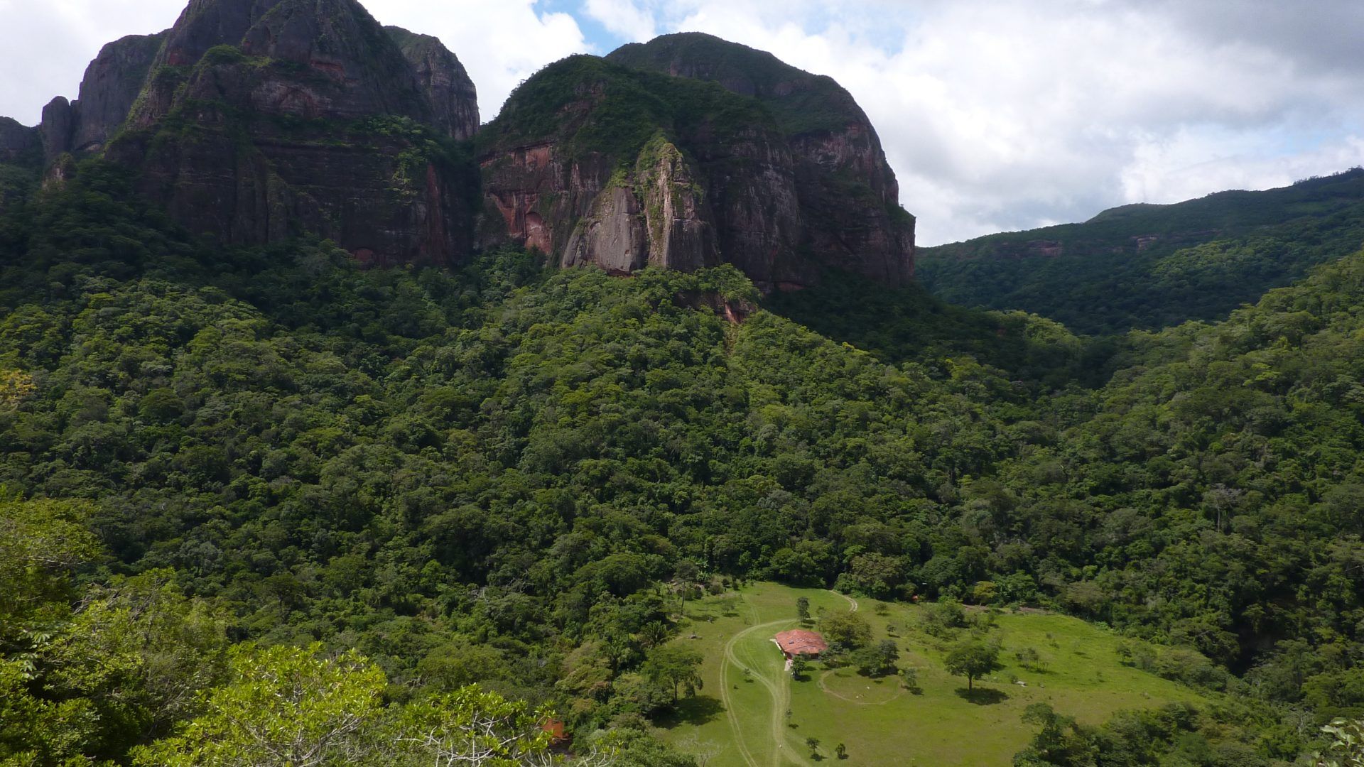 1920x1080 Santa Cruz de la Sierra: exciting and relaxed