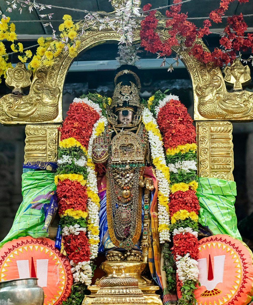 997x1200 Abhi on X: When Ulugh Khan of Delhi Sultanate invaded Srirangam to loot and destroy the Ranganatha swamy temple, a group of priests just by themselves managed to hide the idol and