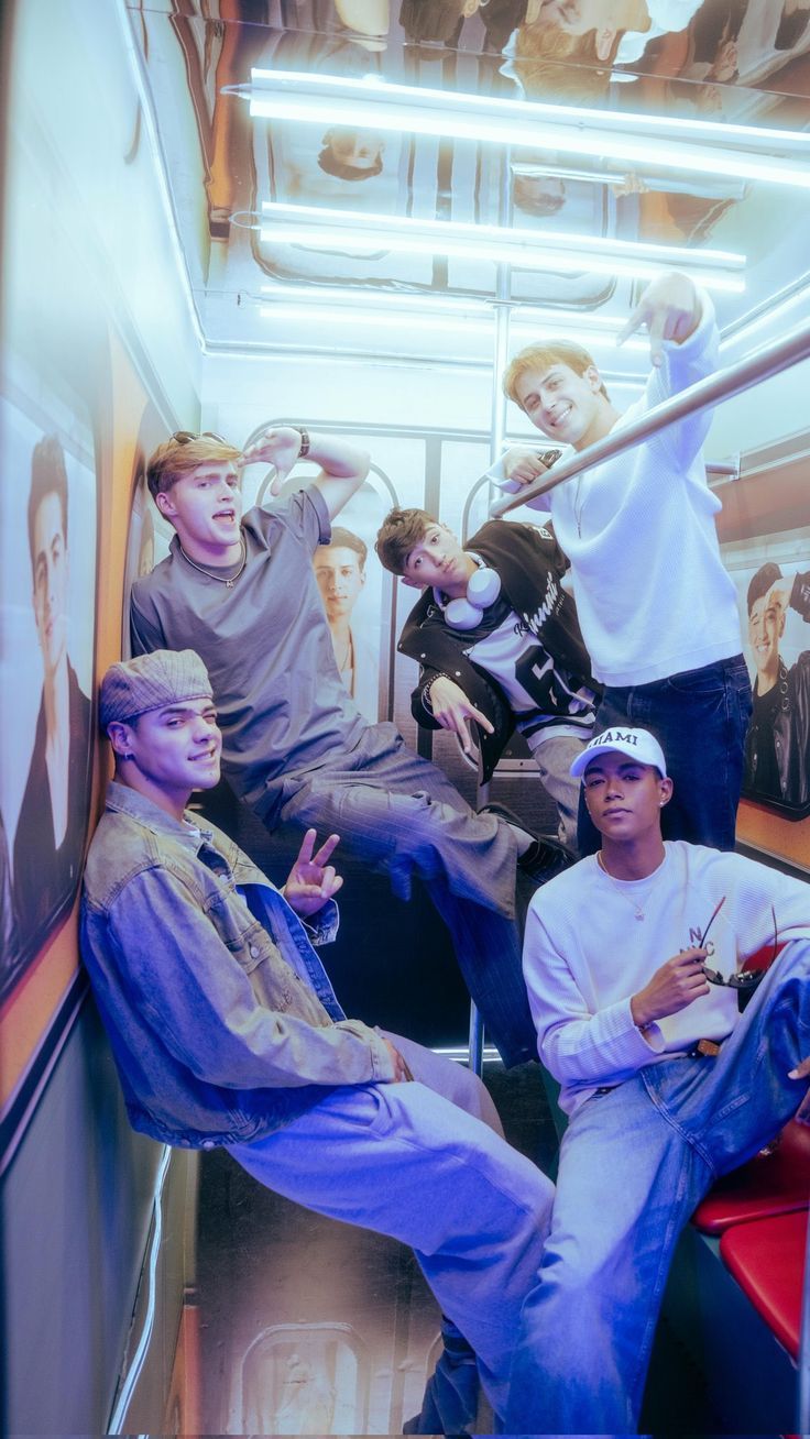 736x1308 Group of five wallpaper. Group of friends, Latin american, Boy groups
