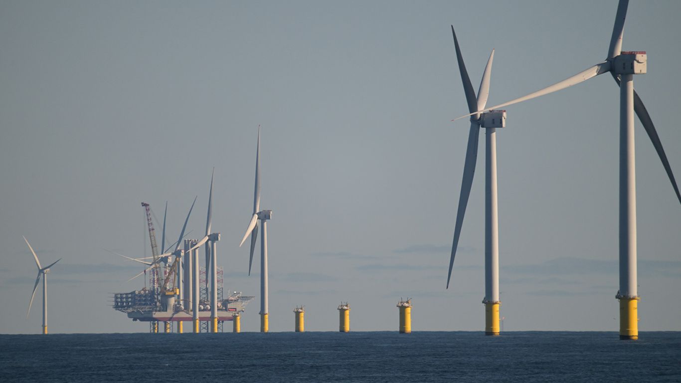 1366x768 The World's Largest Offshore Wind Farm Bank Wind Farm