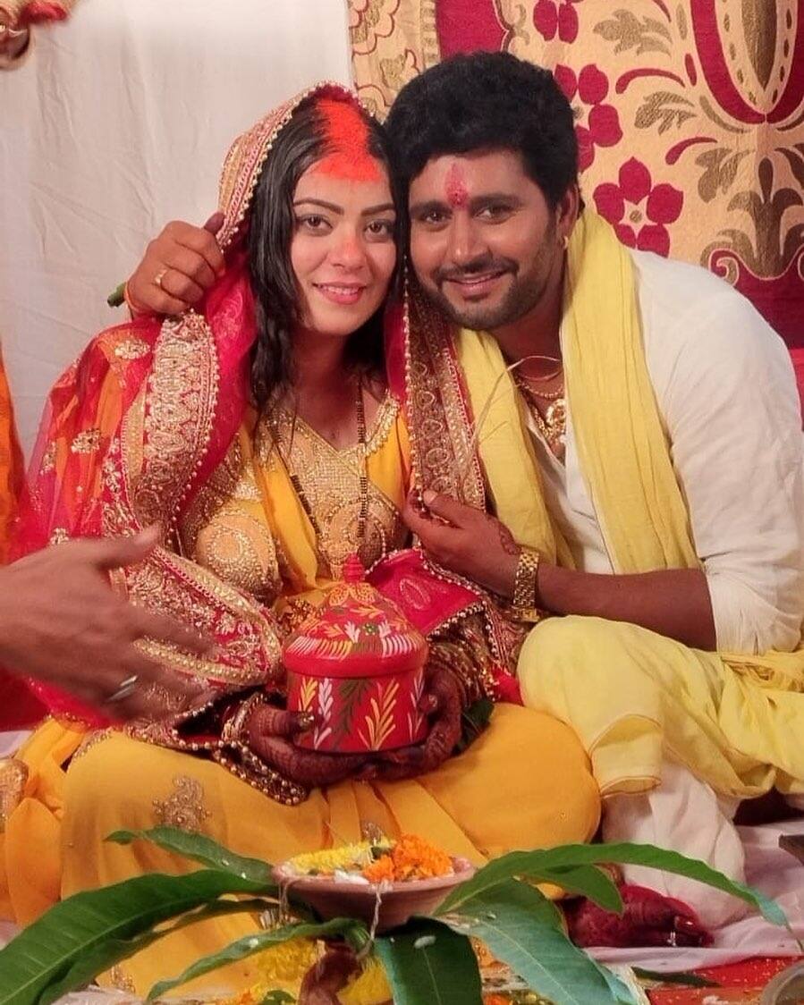 899x1124 Bhojpuri actress Nidhi Jha and Yash Kumar Wedding picture viral on social media. Nidhi Jha Wedding: यश कुमार के साथ शादी के बंधन में बंधी भोजपुरी एंडस्ट्री की लूलिया, सोशल मीडिया