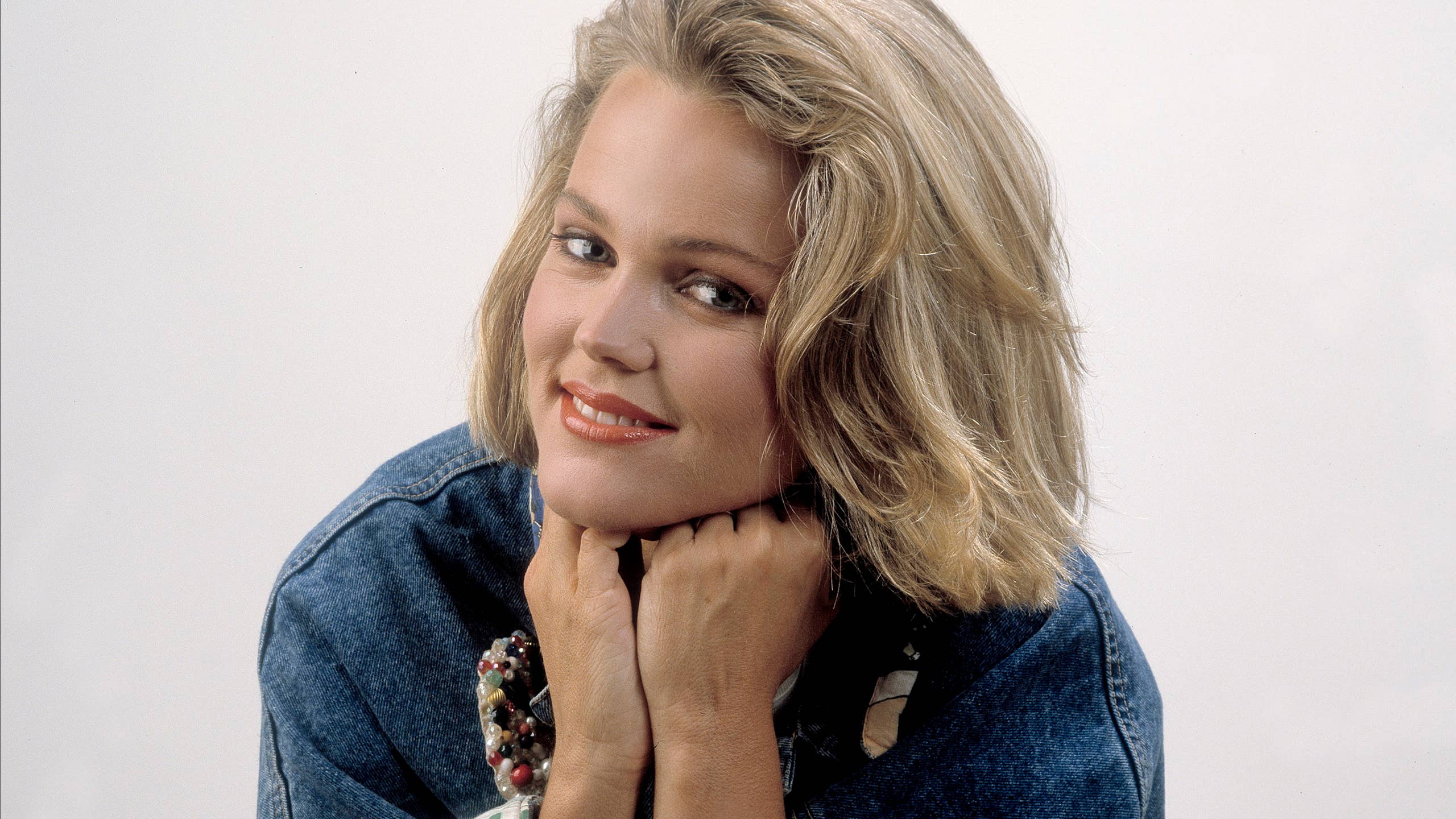 2560x1440 Belinda Carlisle Is a Stunning Beauty After Health Issues