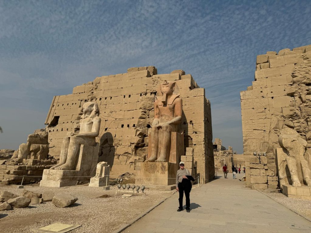 1024x768 Luxor