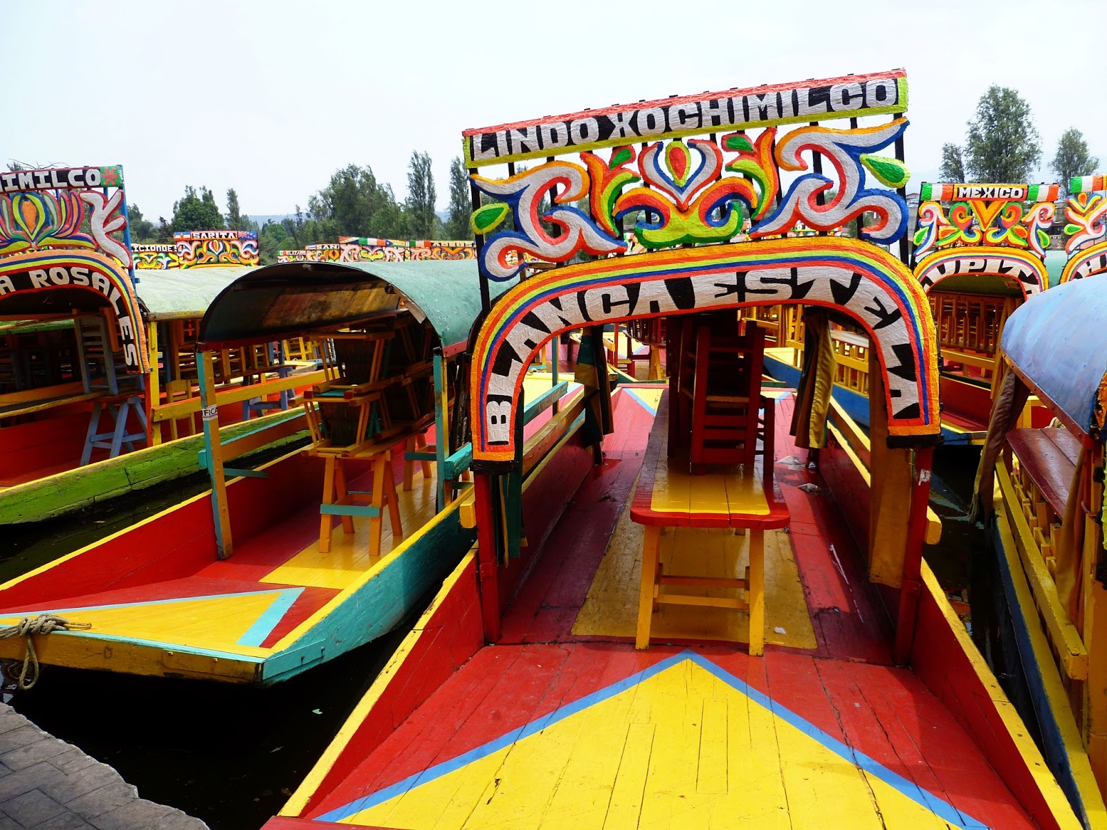 1600x1200 Riding The River Boats in Xochimilco