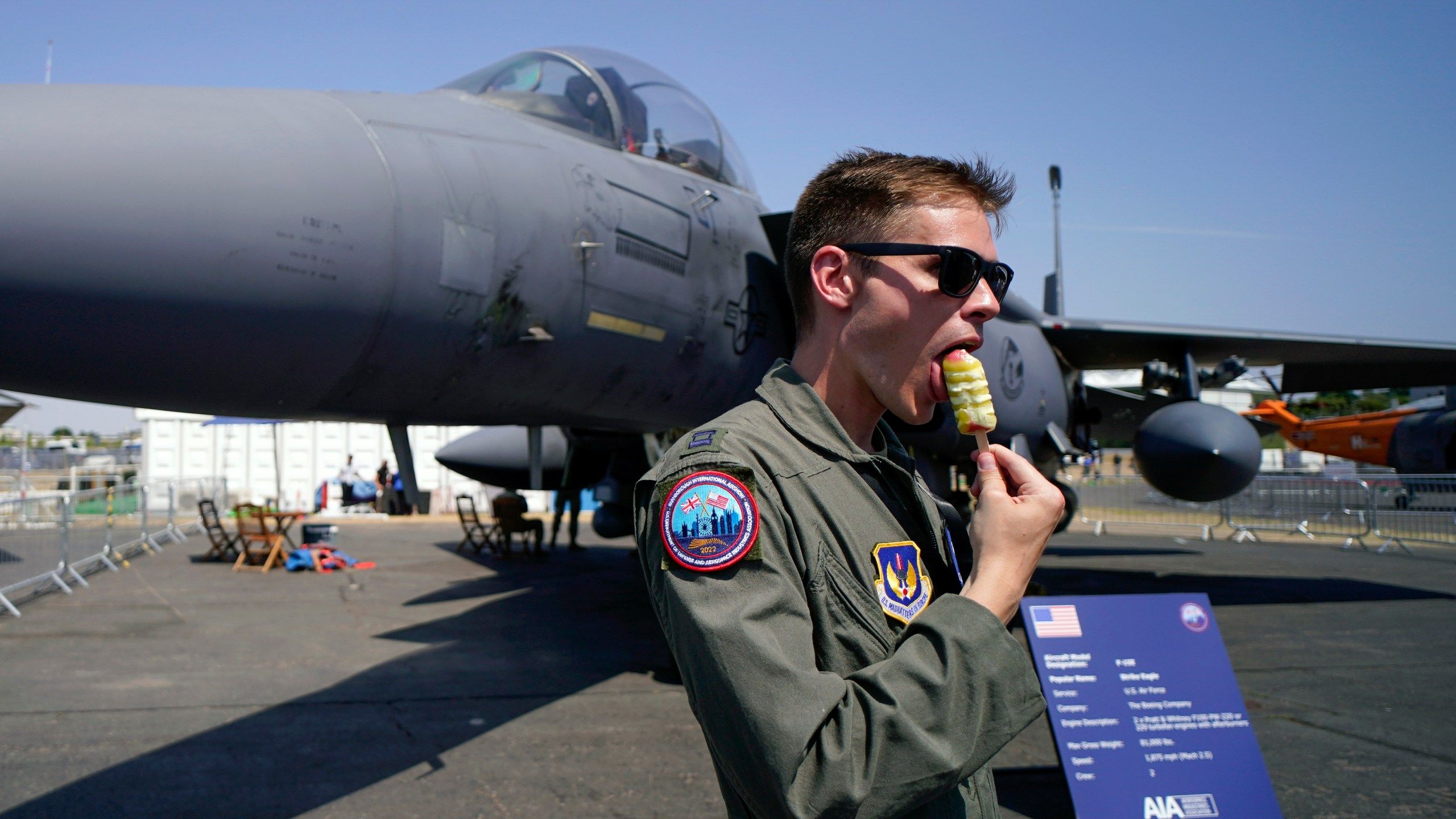 2560x1440 Tomorrow's 'Top Gun' might have drone wingman, use AI
