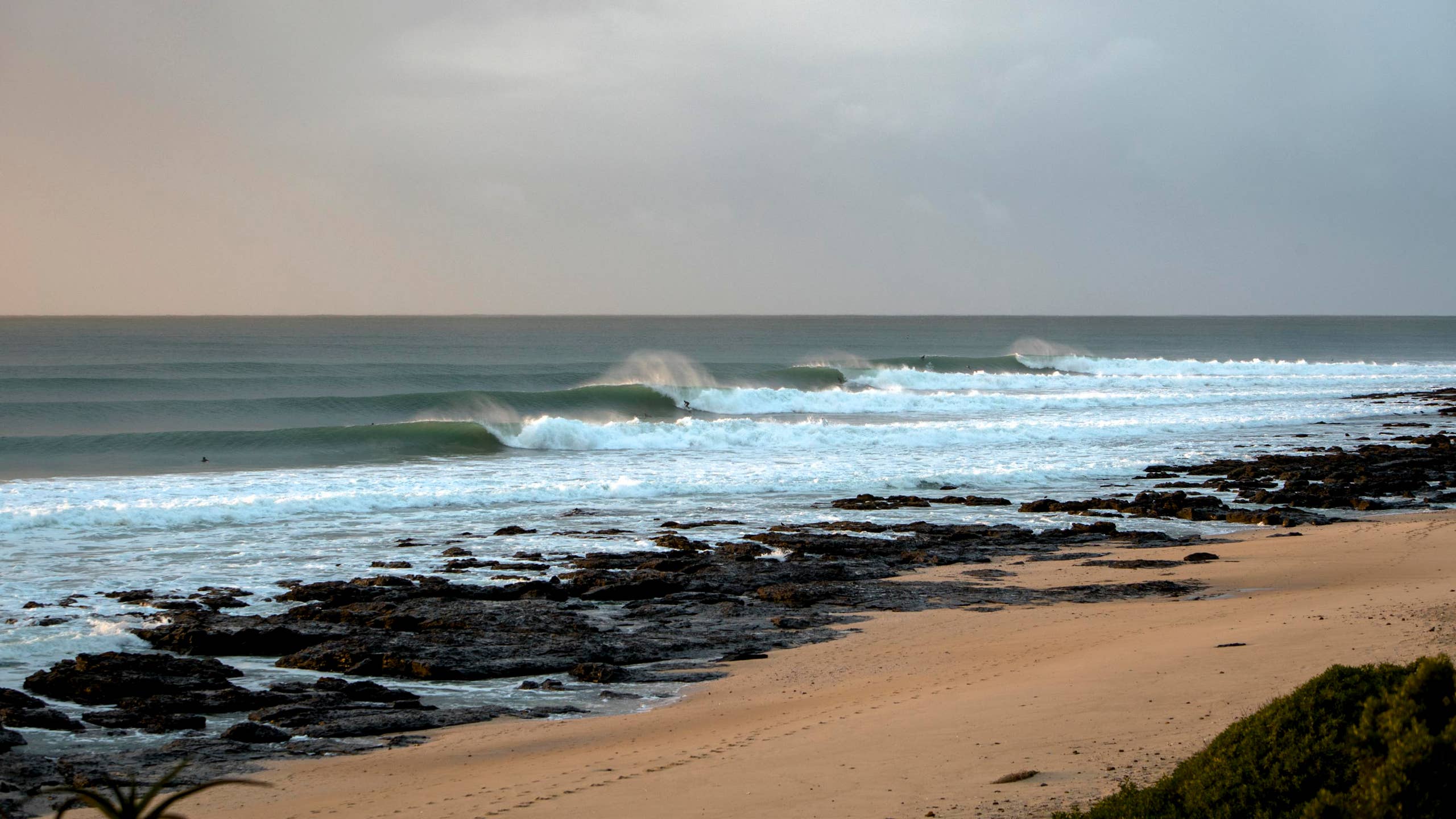 2560x1440 Would You Travel 000 Miles For One Wave? What If It Was A Set Wave At J- Bay