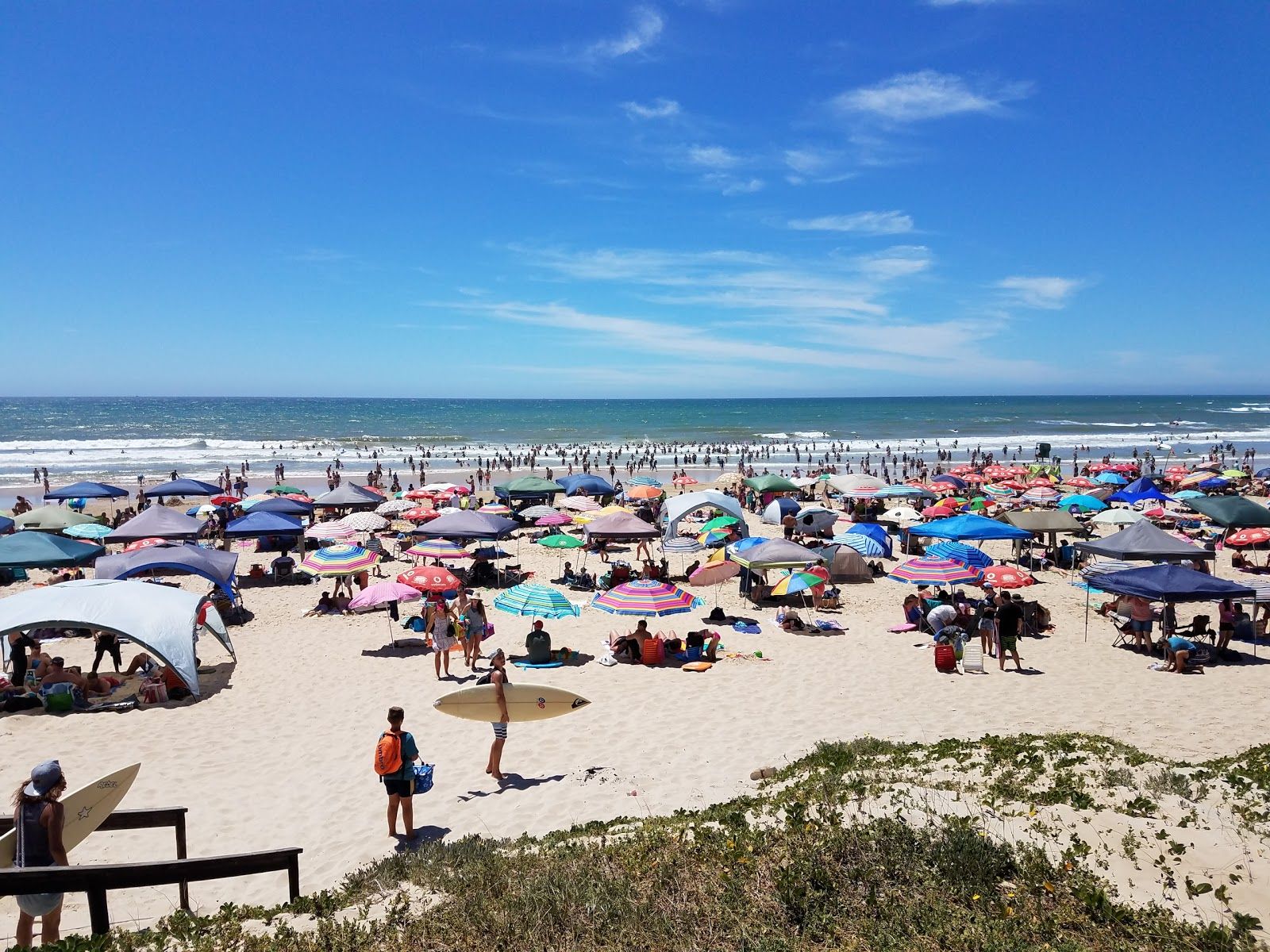 1600x1200 Jeffreys Bay beach