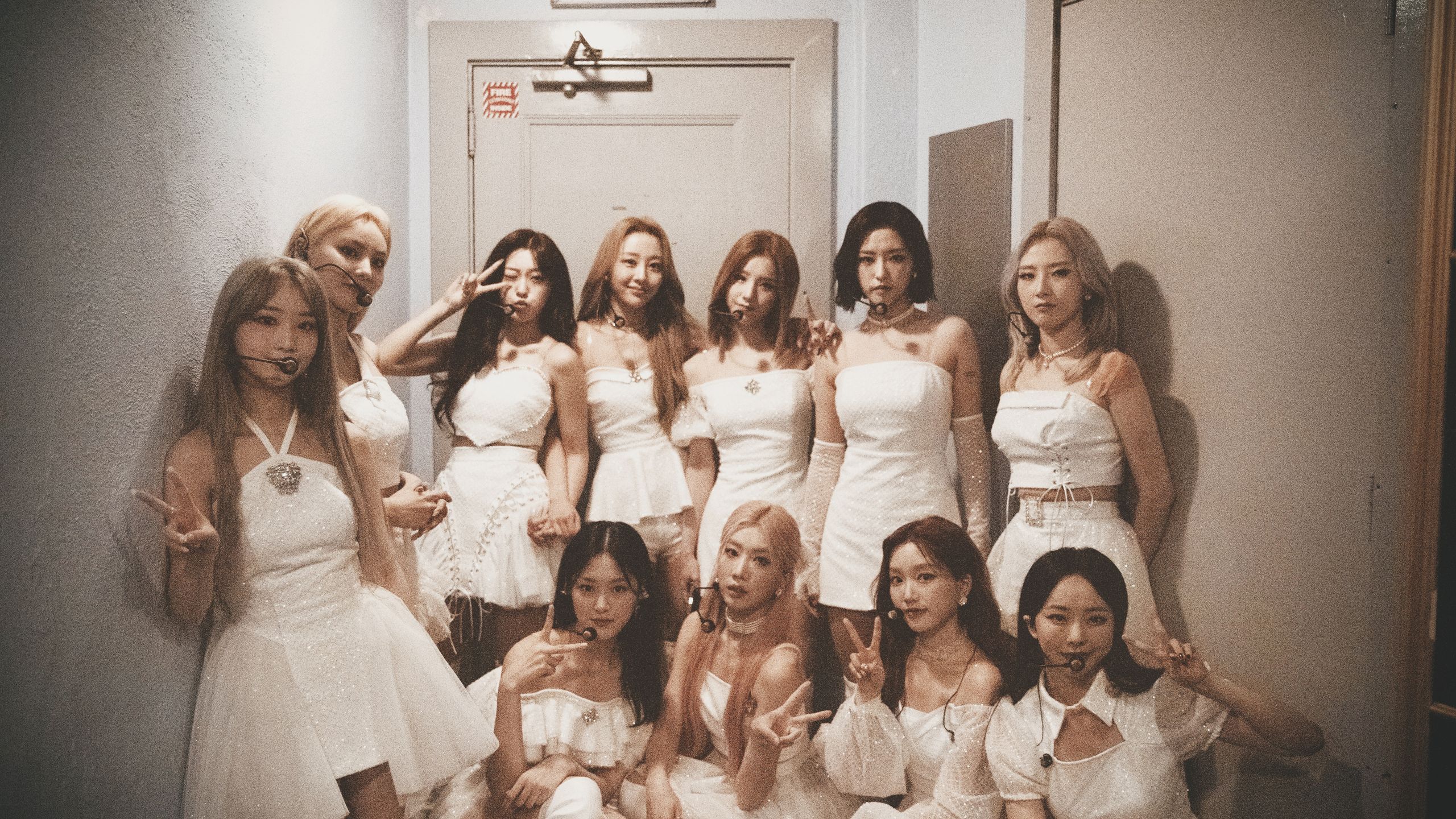 2560x1440 K Pop Group LOONA Discuss Styling Hopes And Regrets During 1st World Tour, 'LOONATHEWORLD'