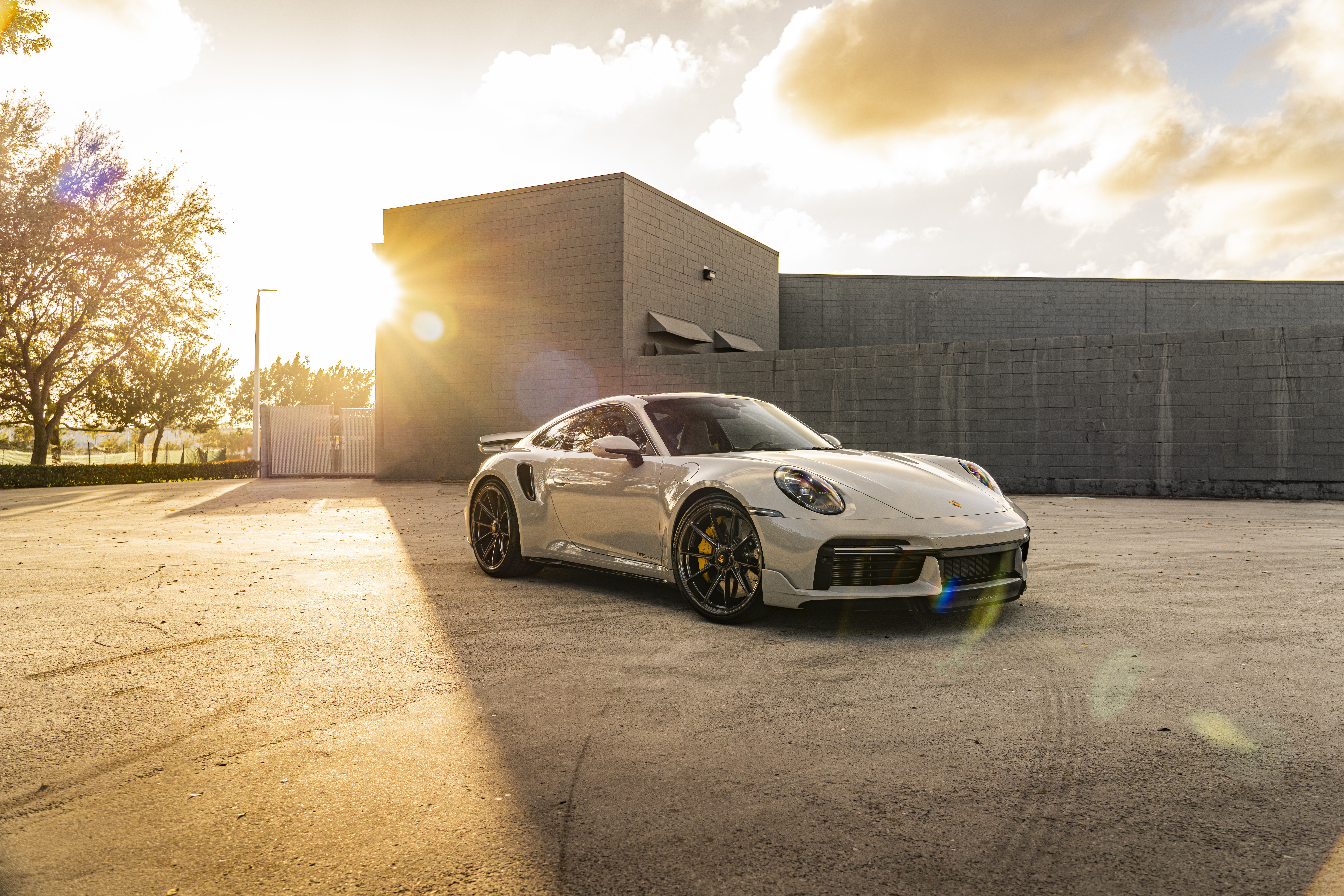 9504x6336 Free Porsche 8K wallpaper for desktop and phone