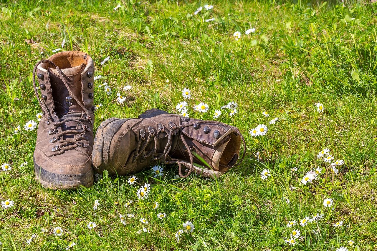 1280x853 Free Walking Boots & Boots Image