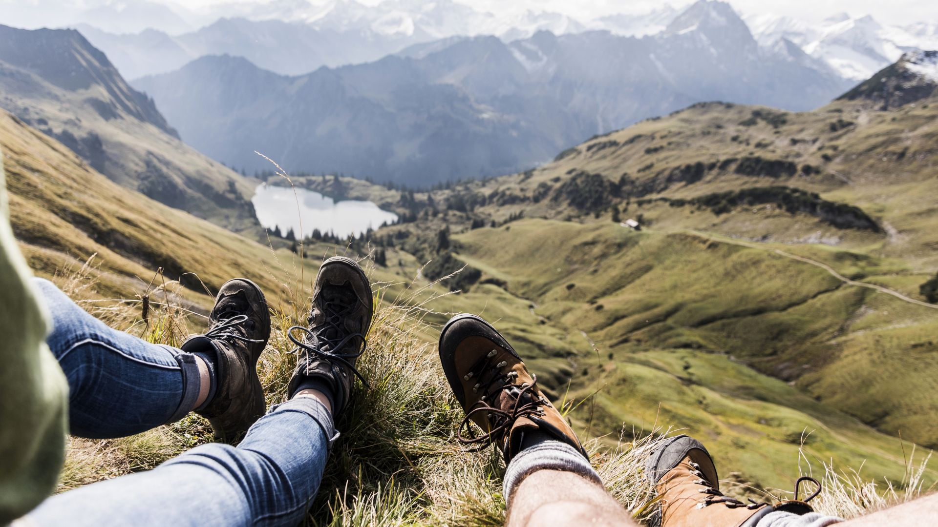 1920x1080 The best brands of hiking boots for your mountain adventures