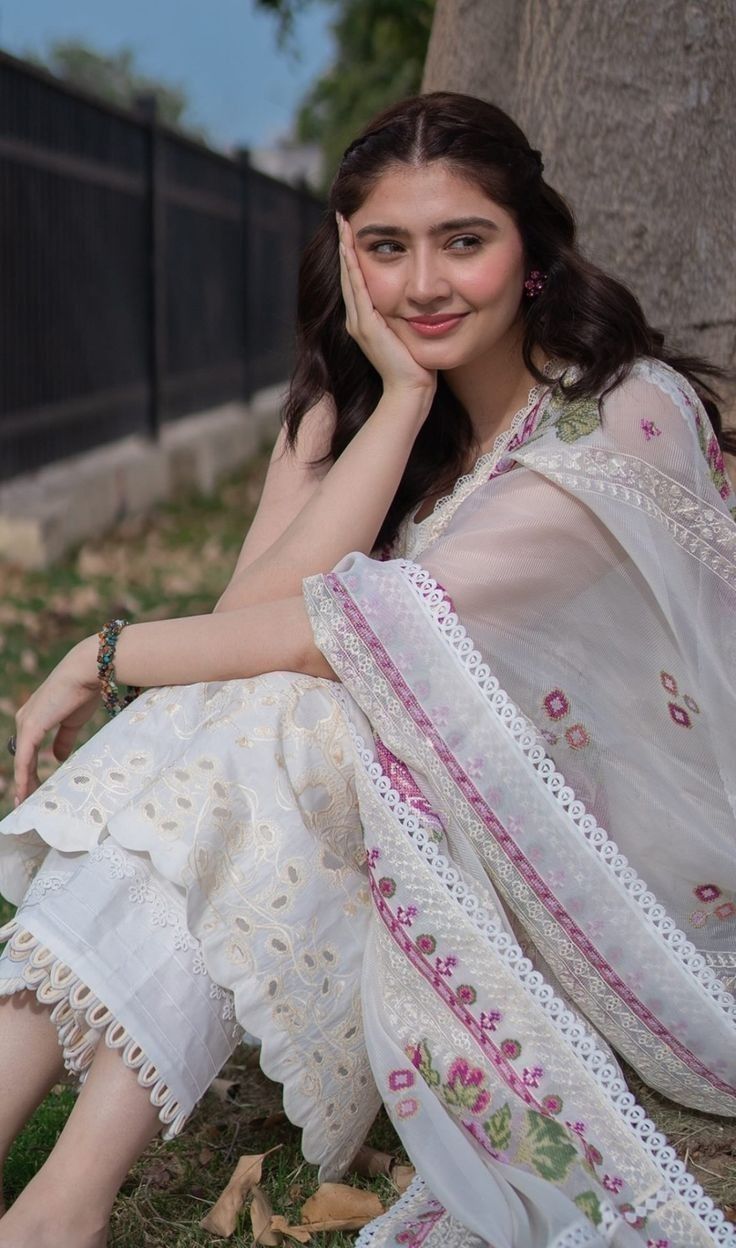 736x1248 Durefishan Saleem