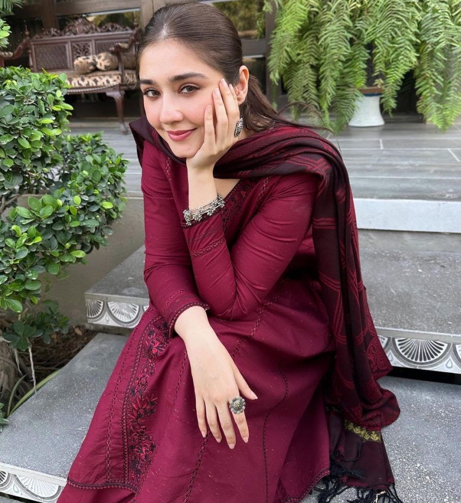 939x1024 Gorgeous Durefishan Saleem Shares Cute Picture