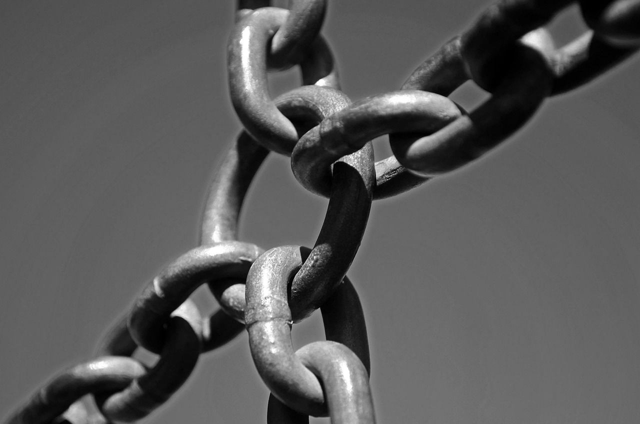 1280x848 Iron Background Chain