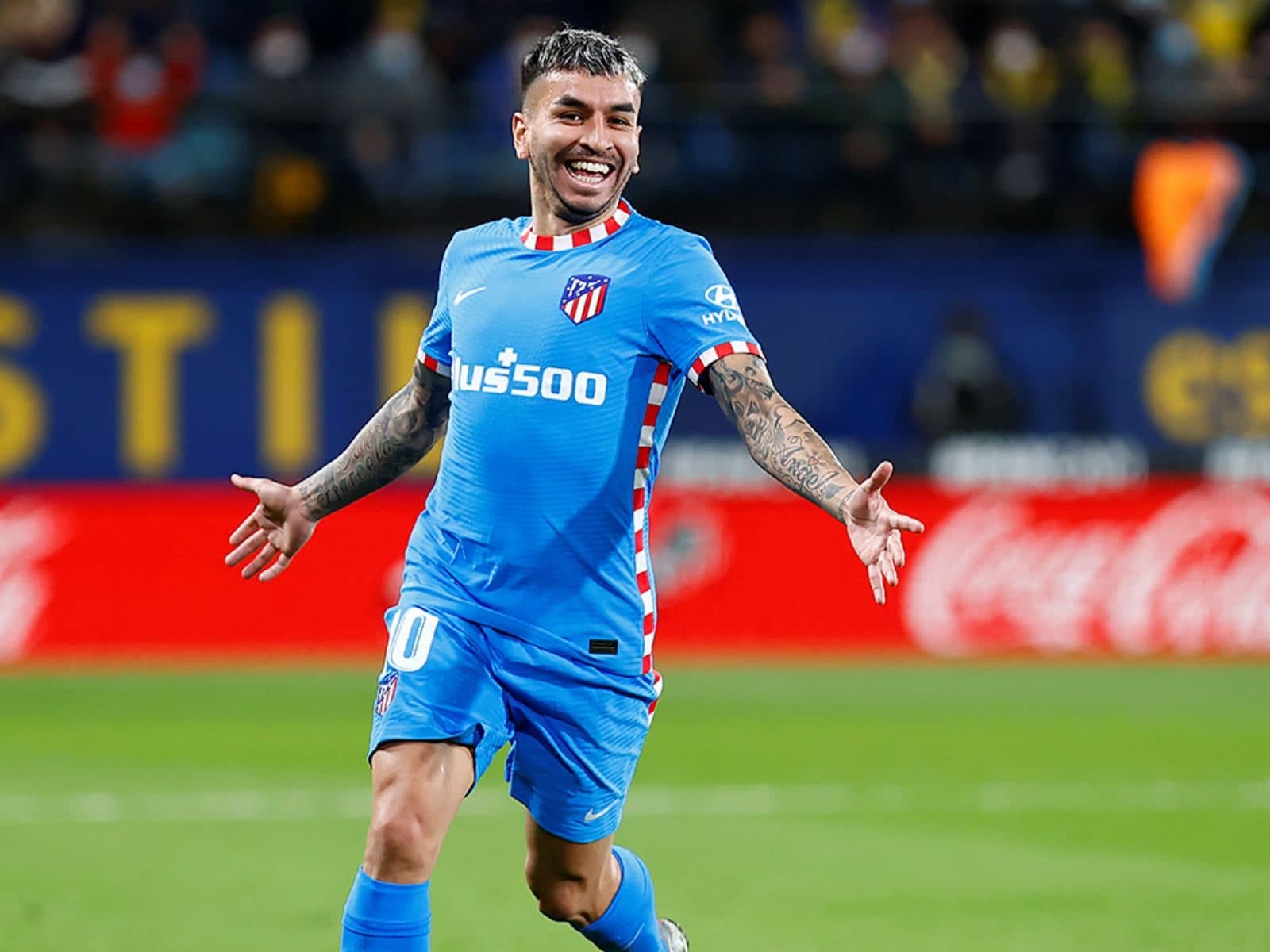 1600x1200 La Liga: Angel Correa Scores 50 Yard Stunner As Atletico Madrid Settle For Draw With Villarreal