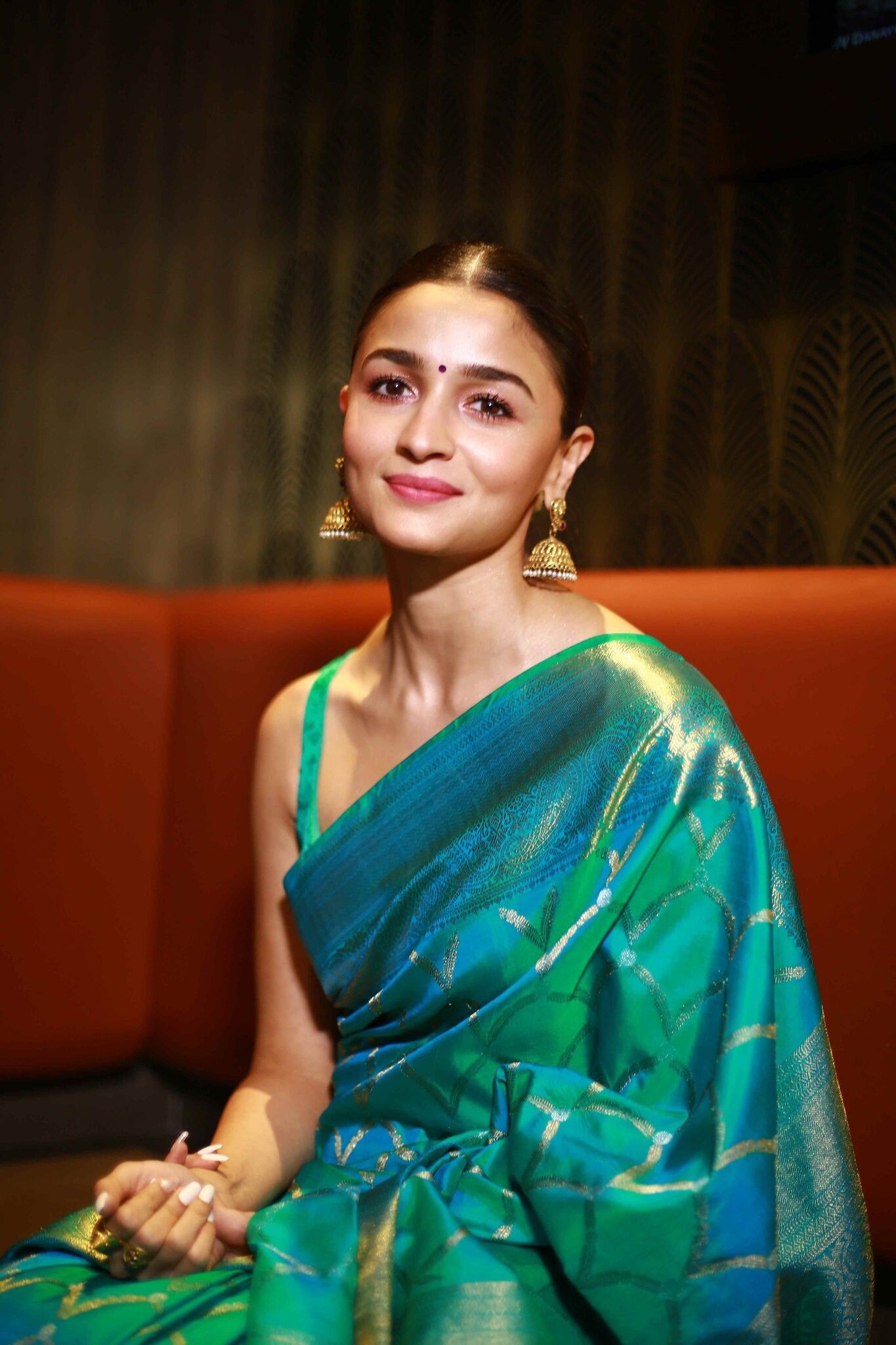 1365x2048 Alia Bhatt Saree Wallpaper
